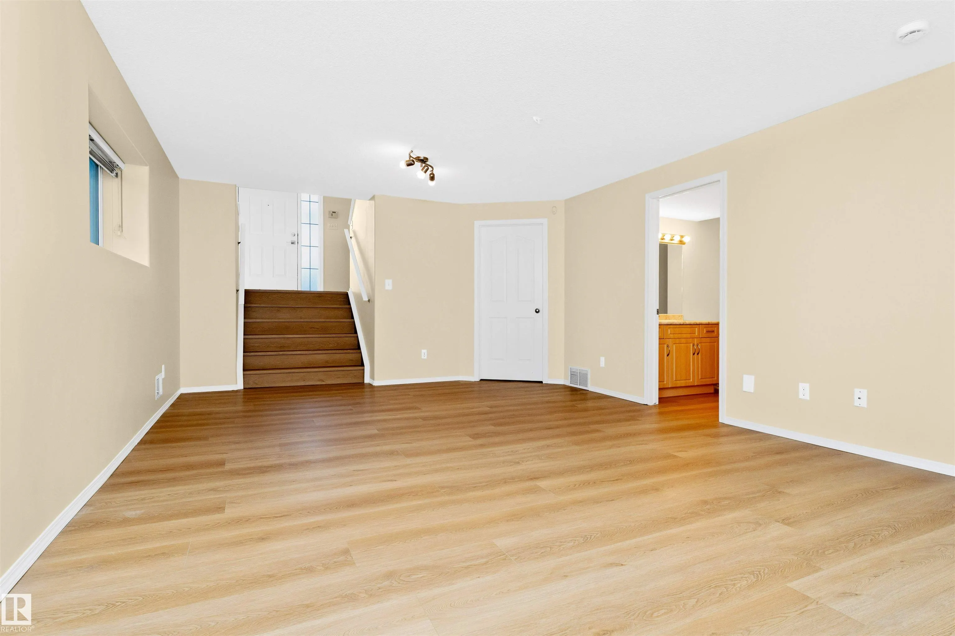 244 FOXBORO Crescent