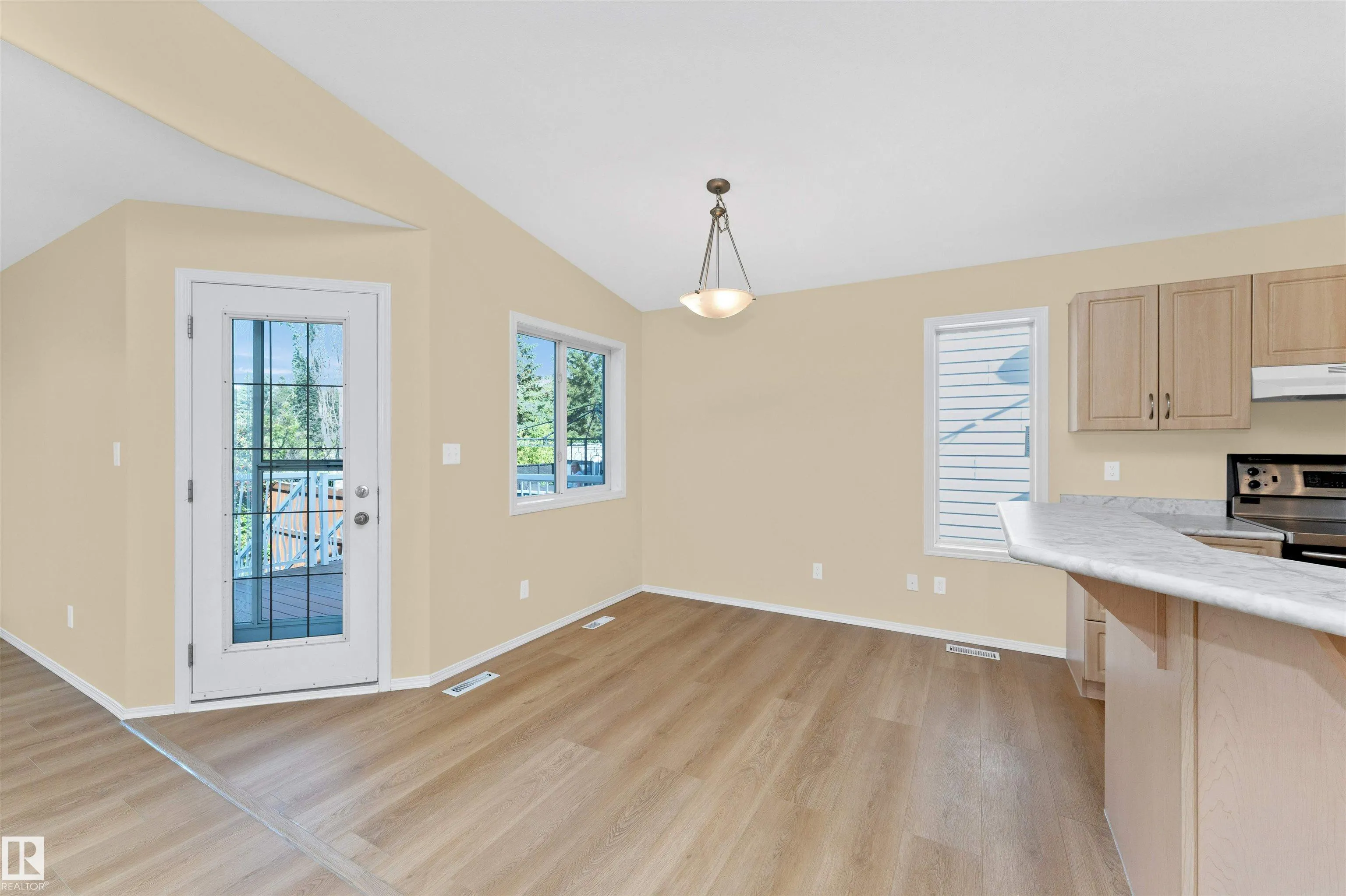 244 FOXBORO Crescent