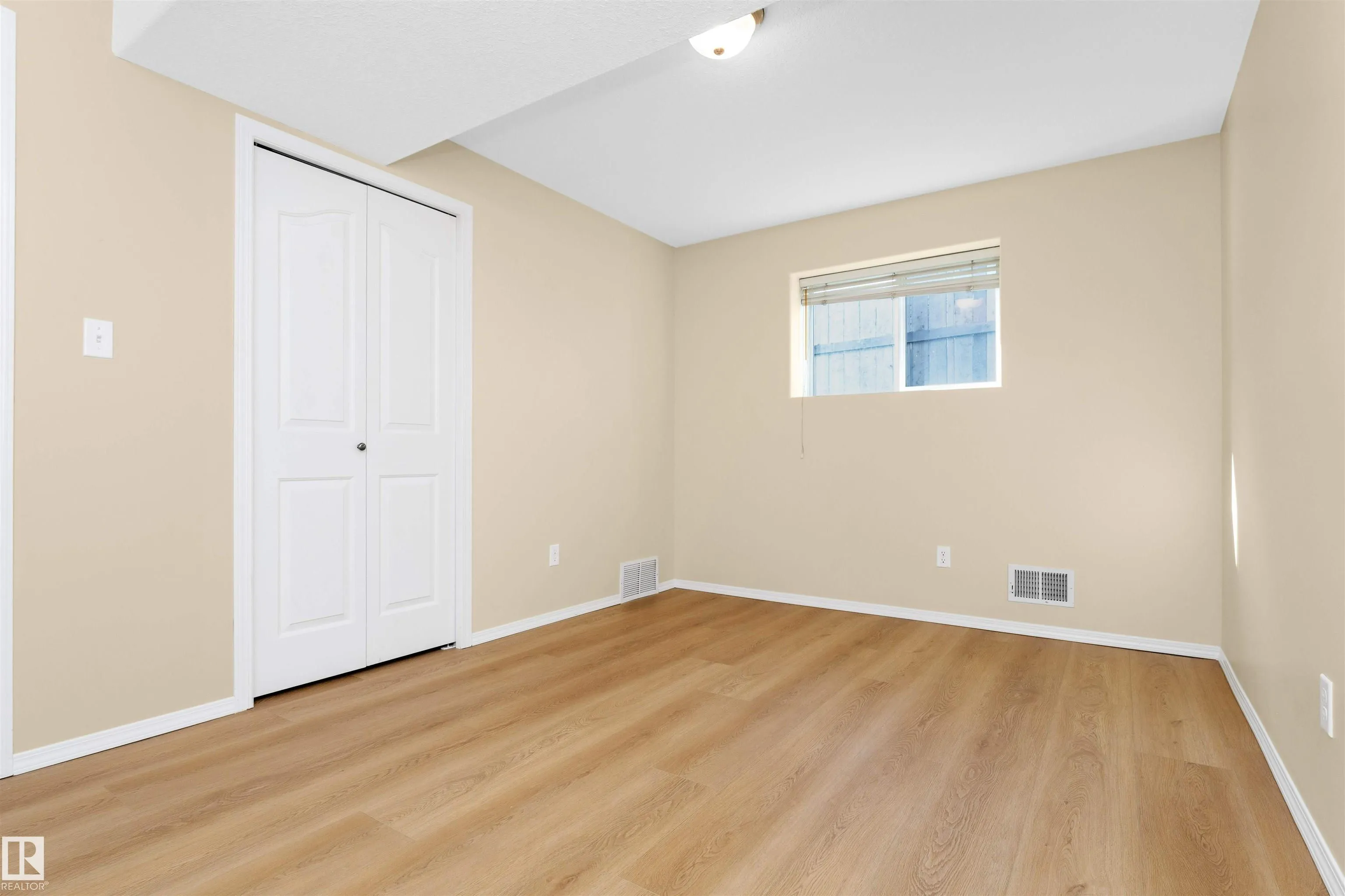 244 FOXBORO Crescent
