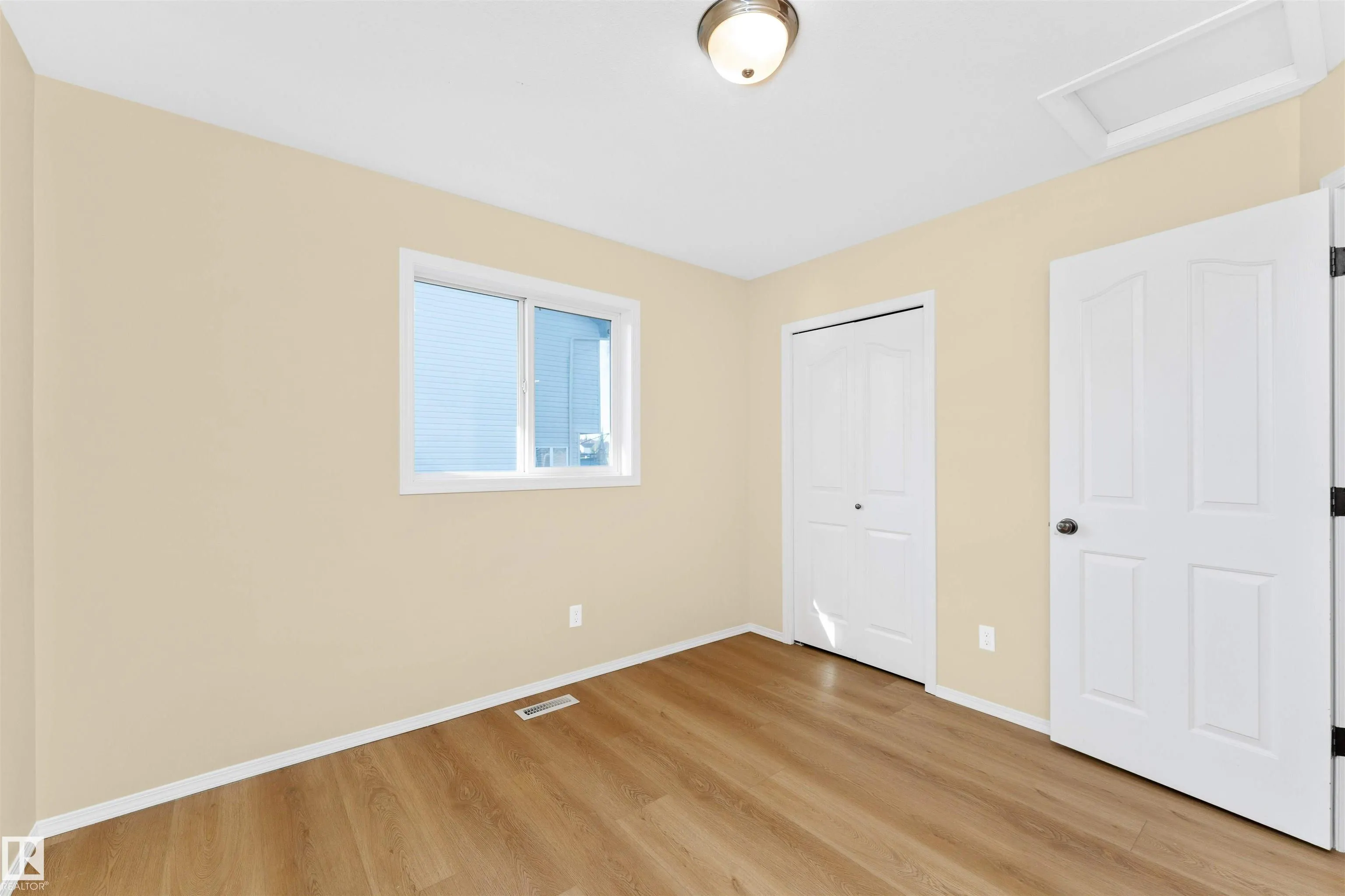 244 FOXBORO Crescent