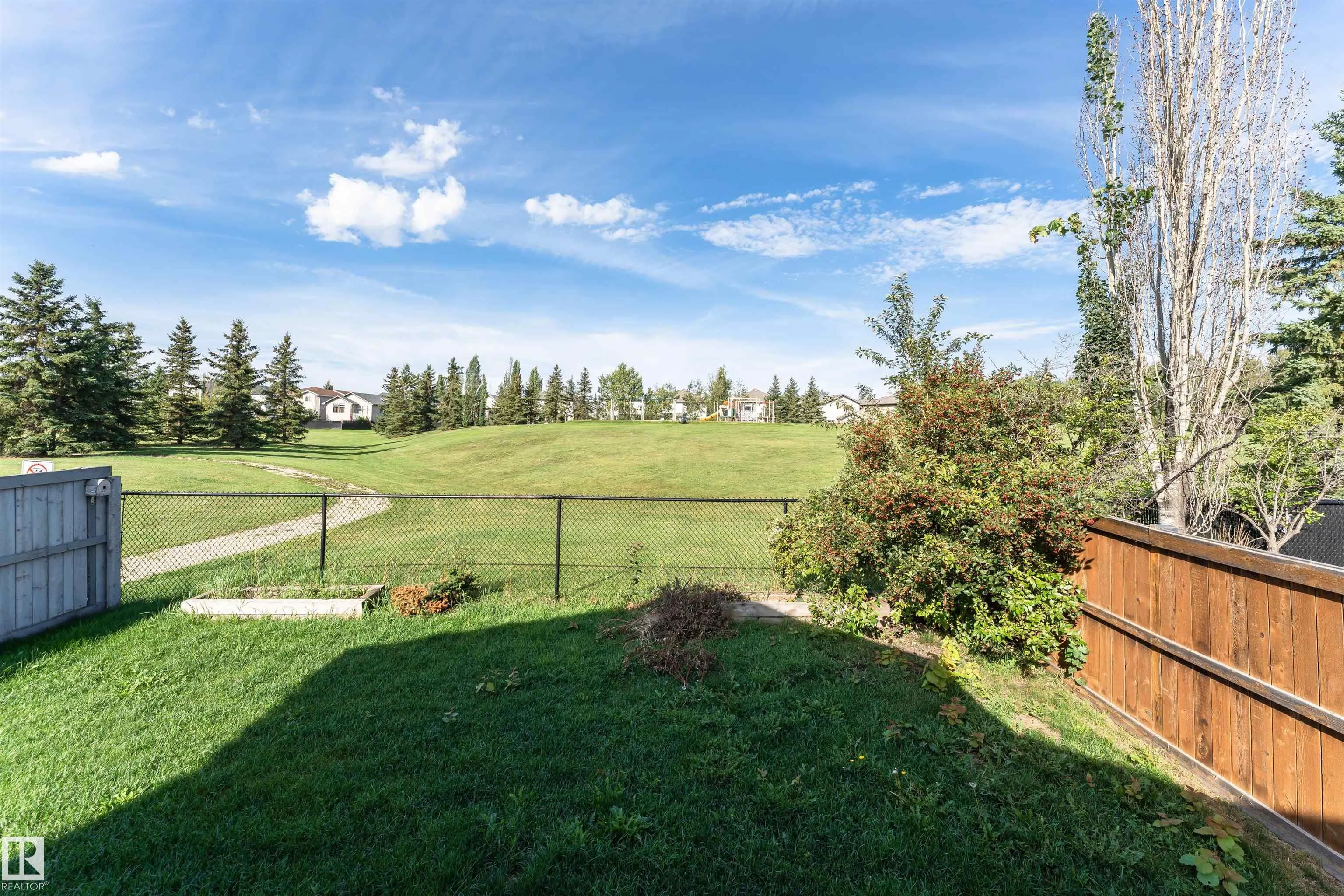 244 FOXBORO Crescent