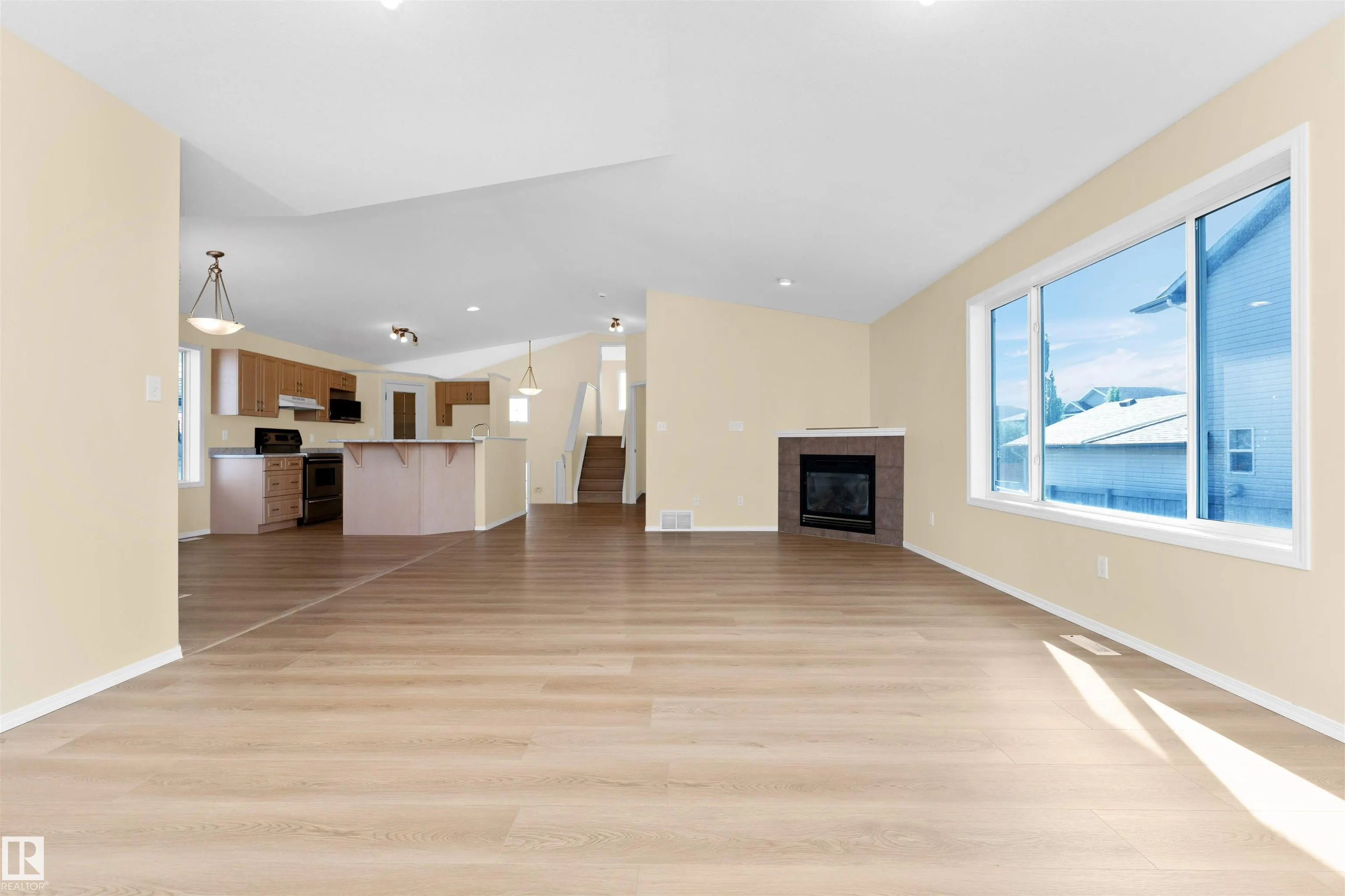 244 FOXBORO Crescent