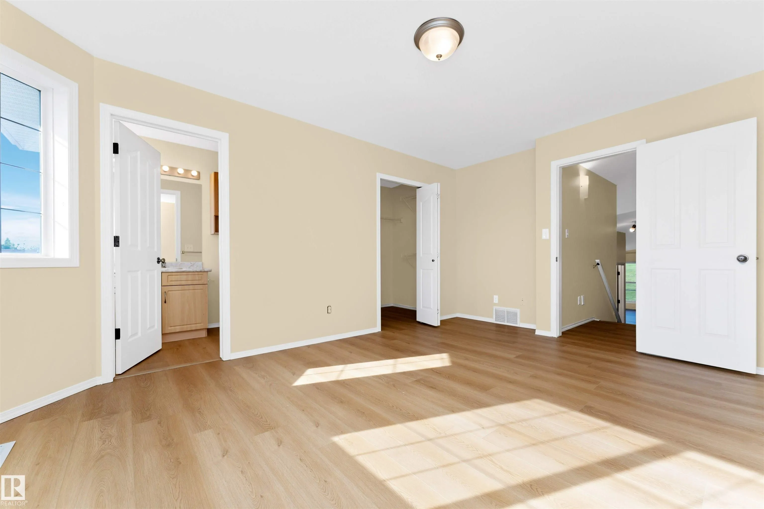 244 FOXBORO Crescent