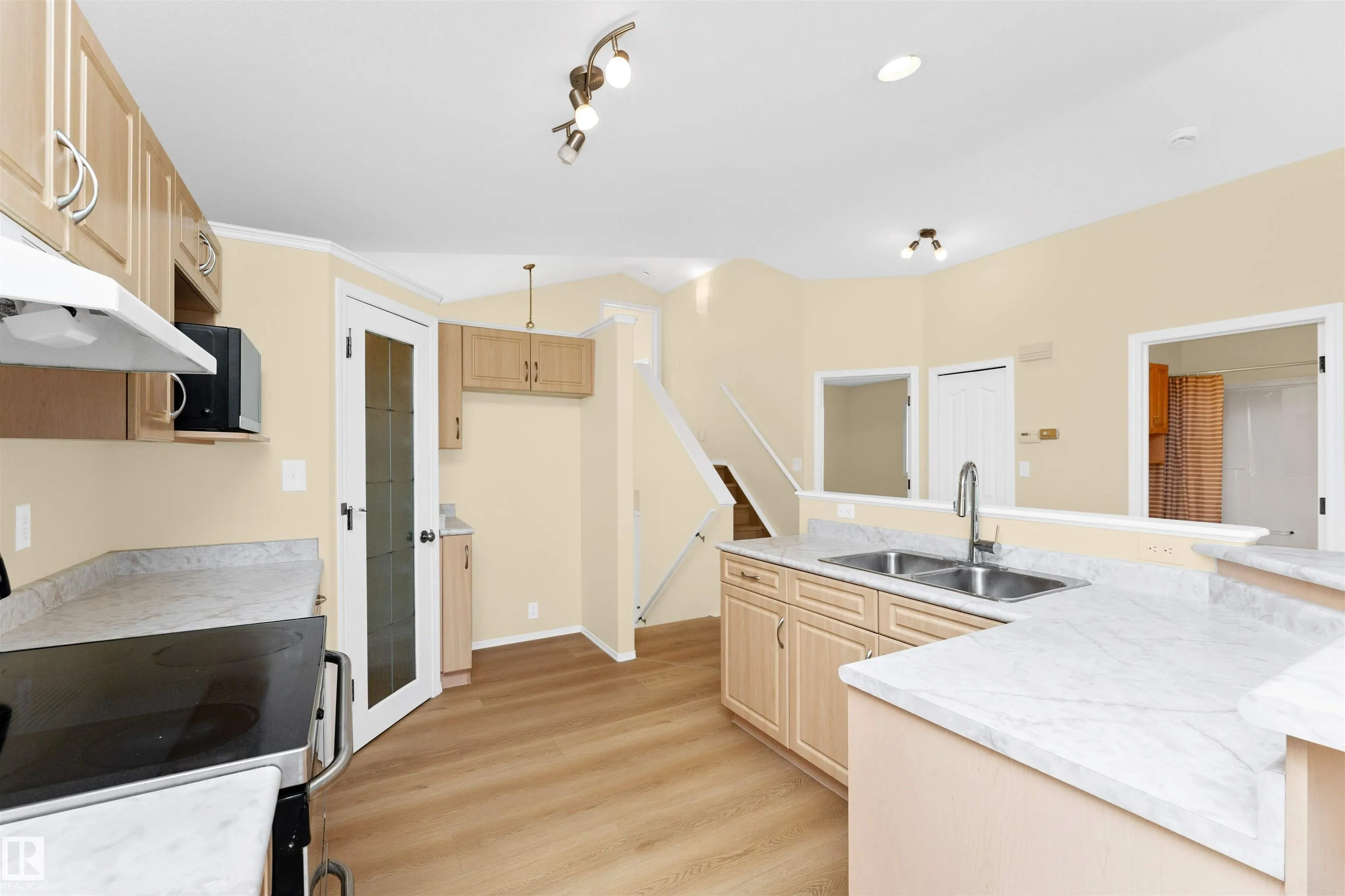 244 FOXBORO Crescent