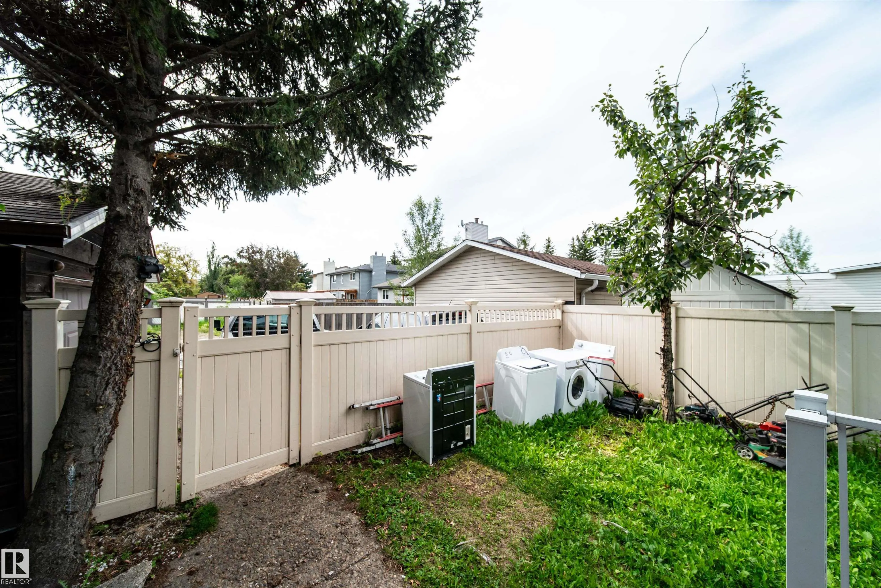 18111 76 Avenue