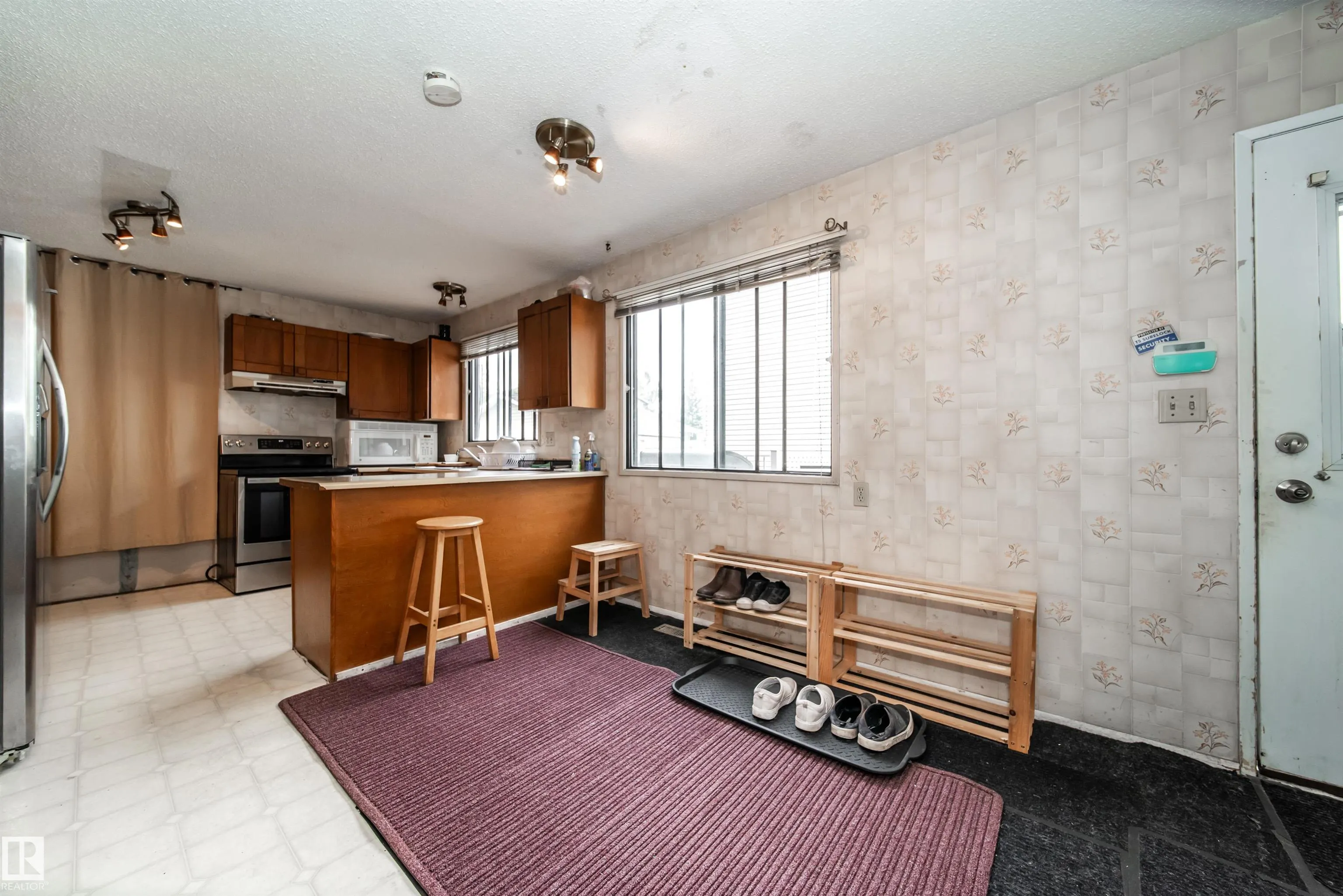 18111 76 Avenue