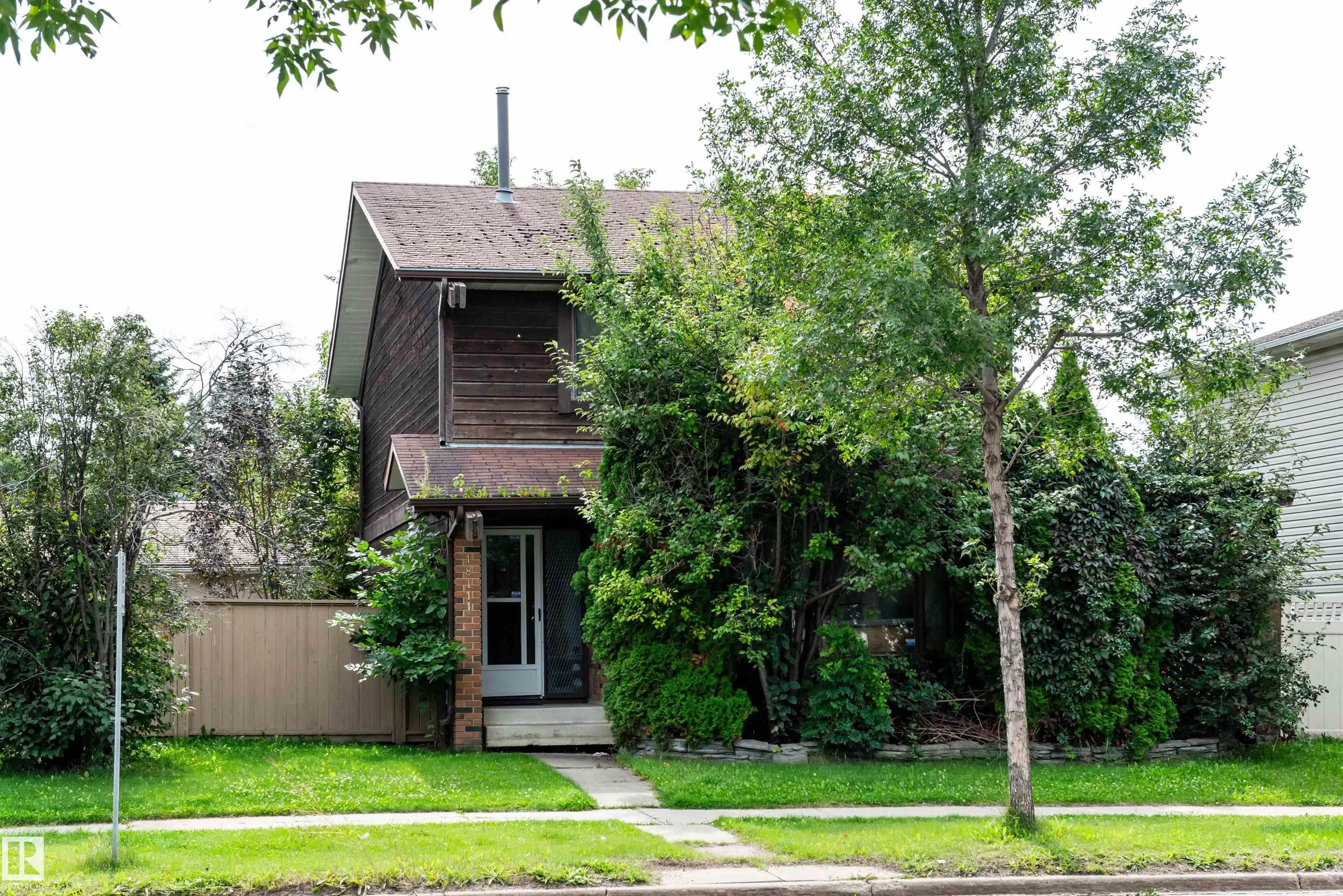 18111 76 Avenue
