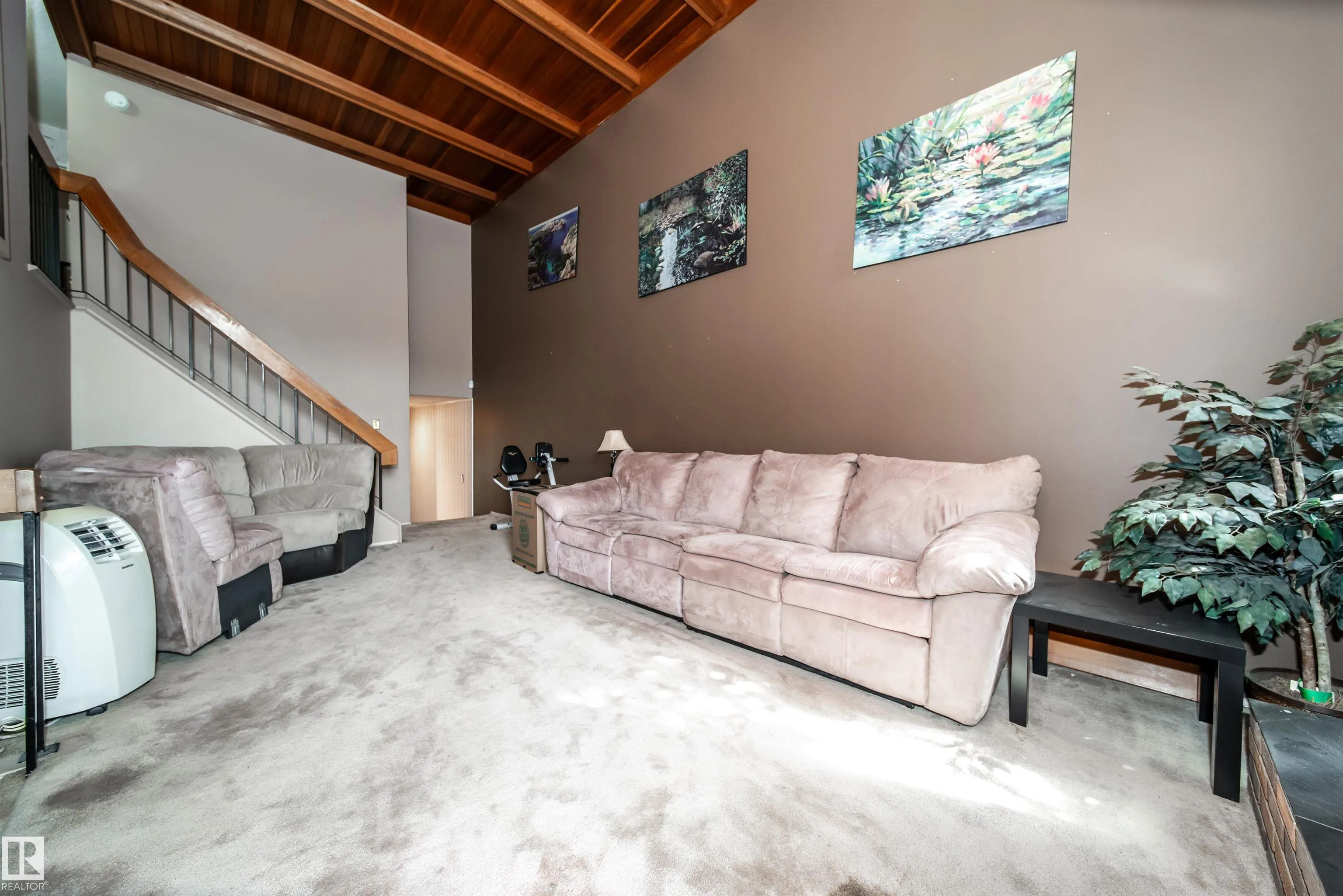 18111 76 Avenue