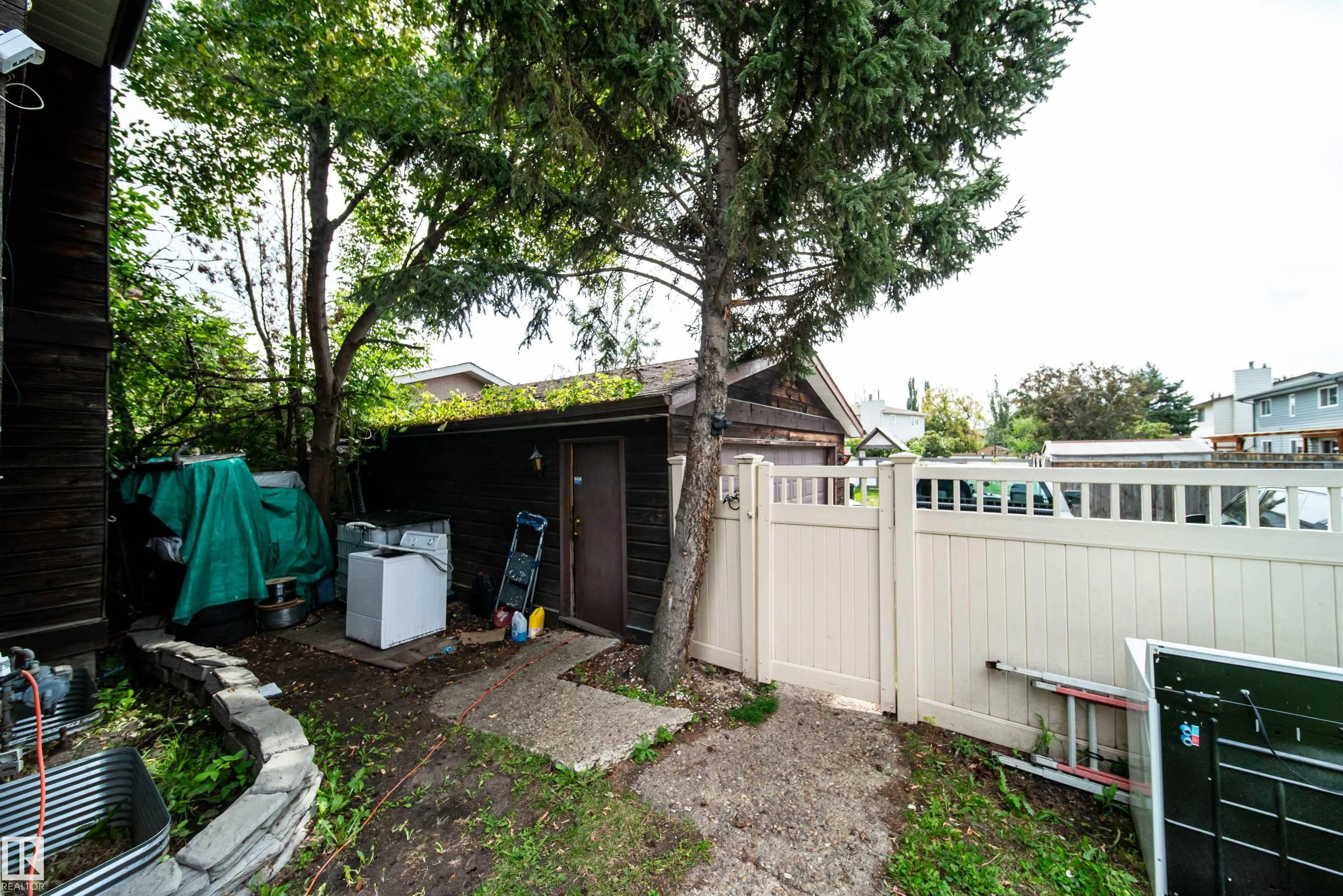 18111 76 Avenue