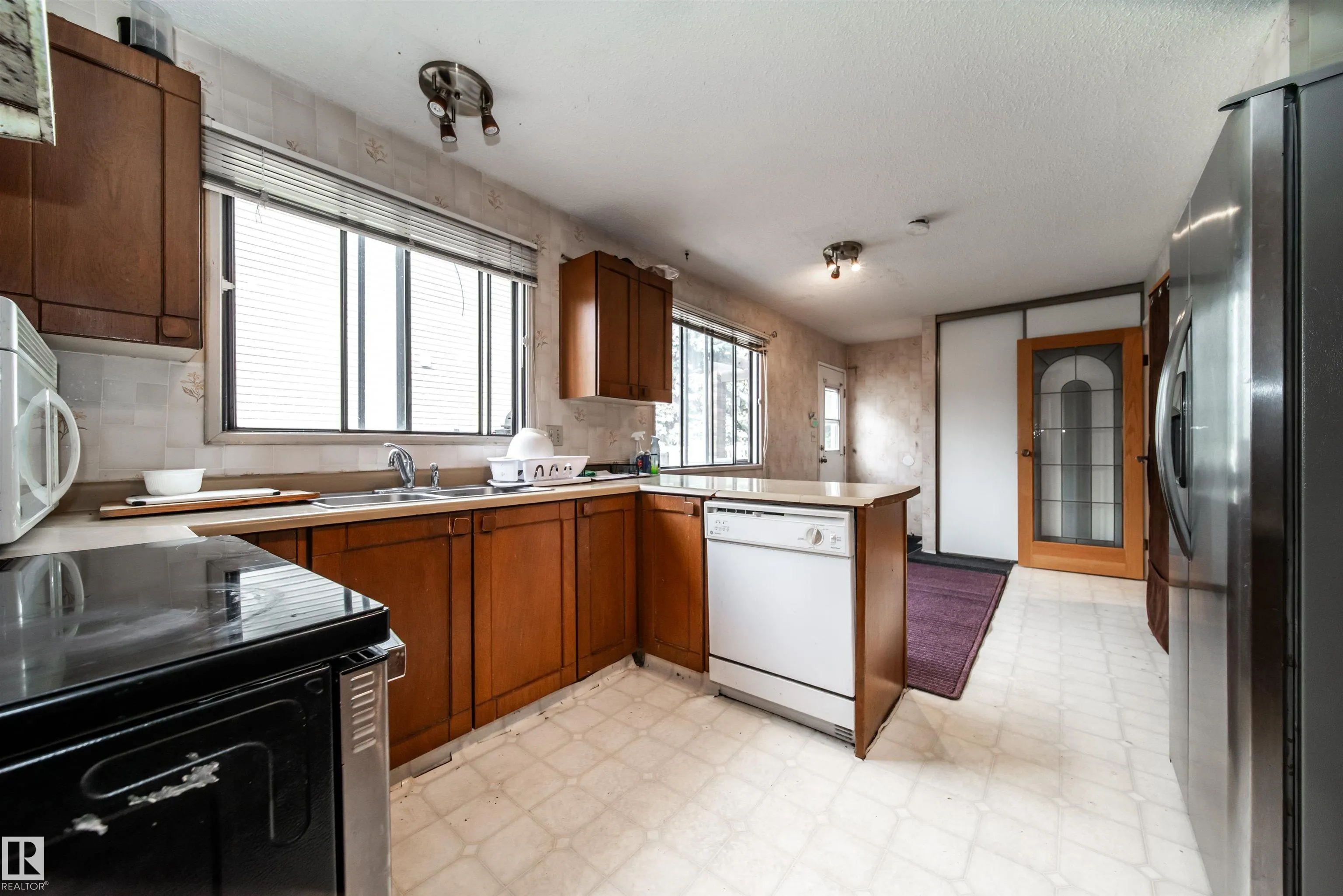 18111 76 Avenue