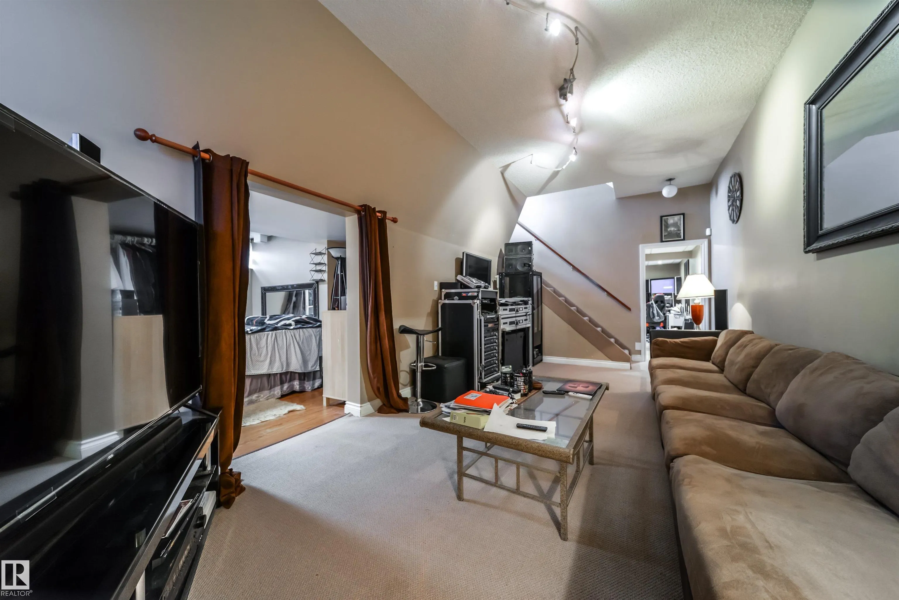 18111 76 Avenue