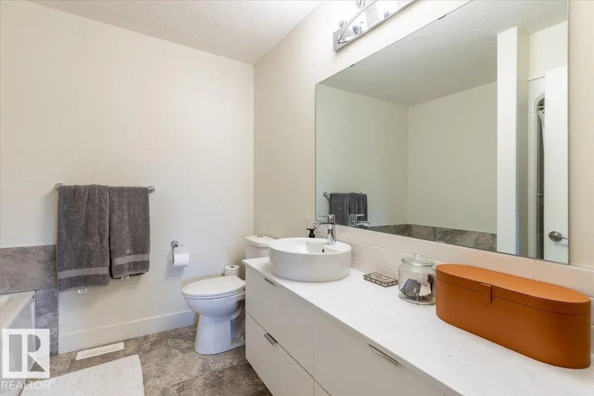 5236 47 Ave