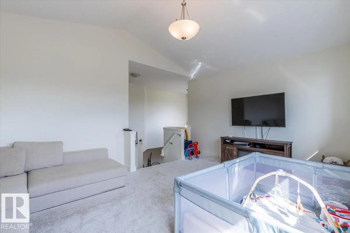 5236 47 Ave