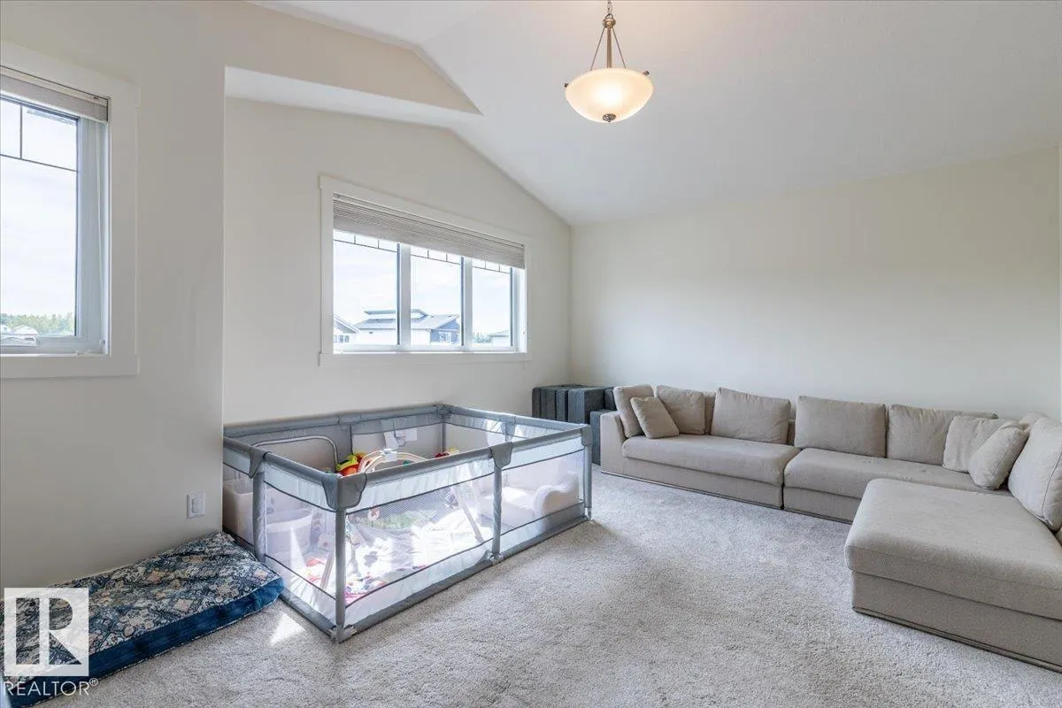 5236 47 Ave