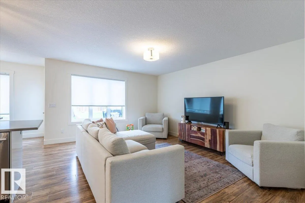 5236 47 Ave