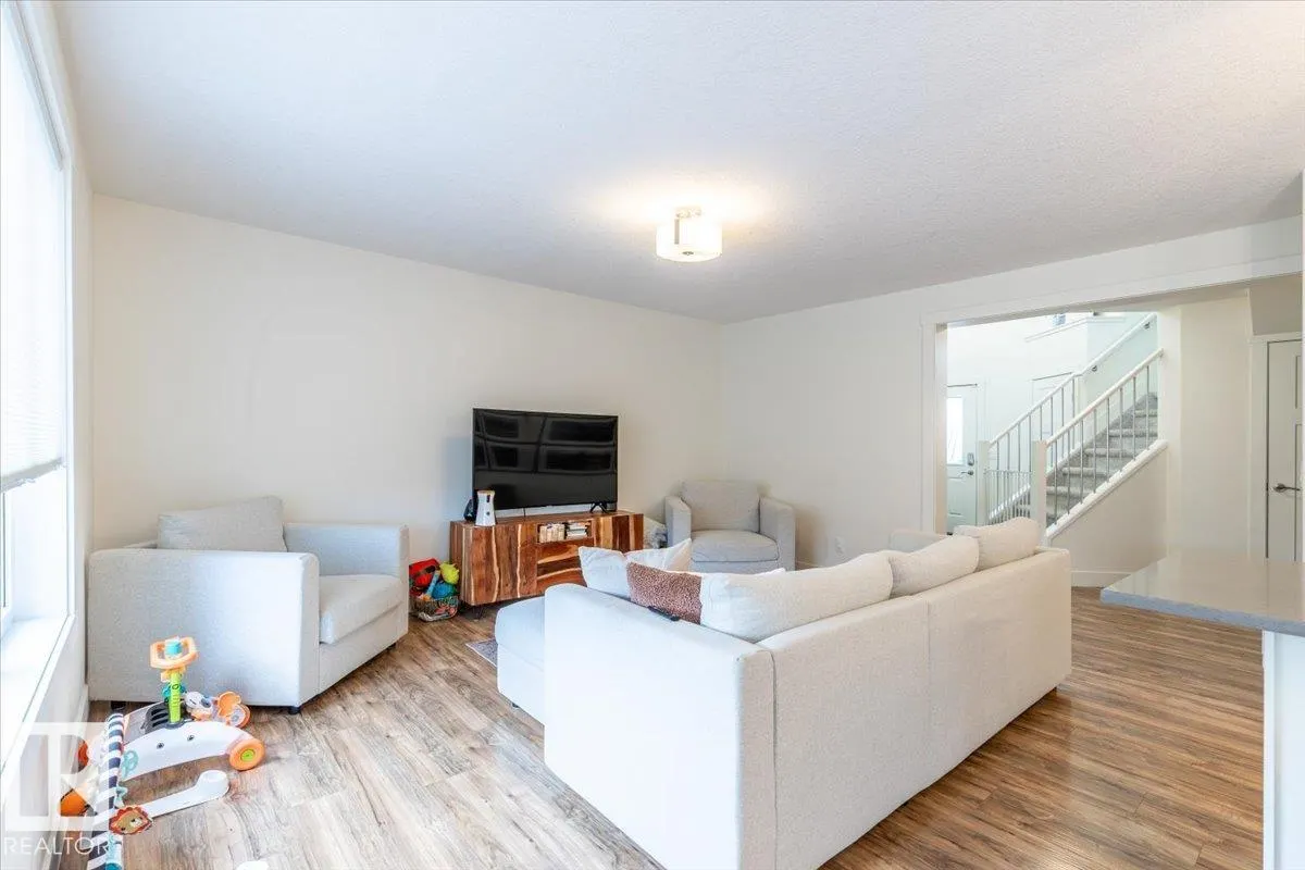 5236 47 Ave