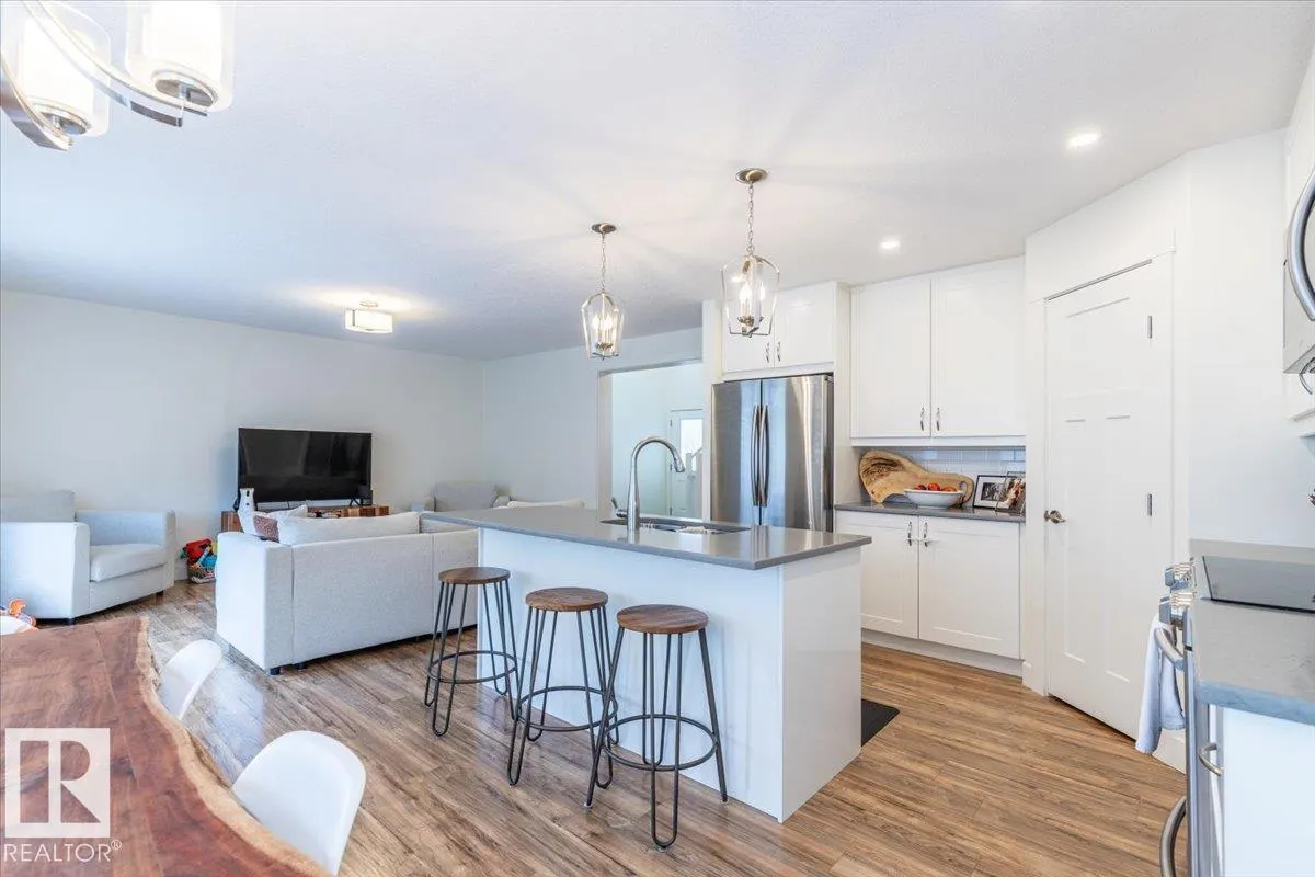 5236 47 Ave