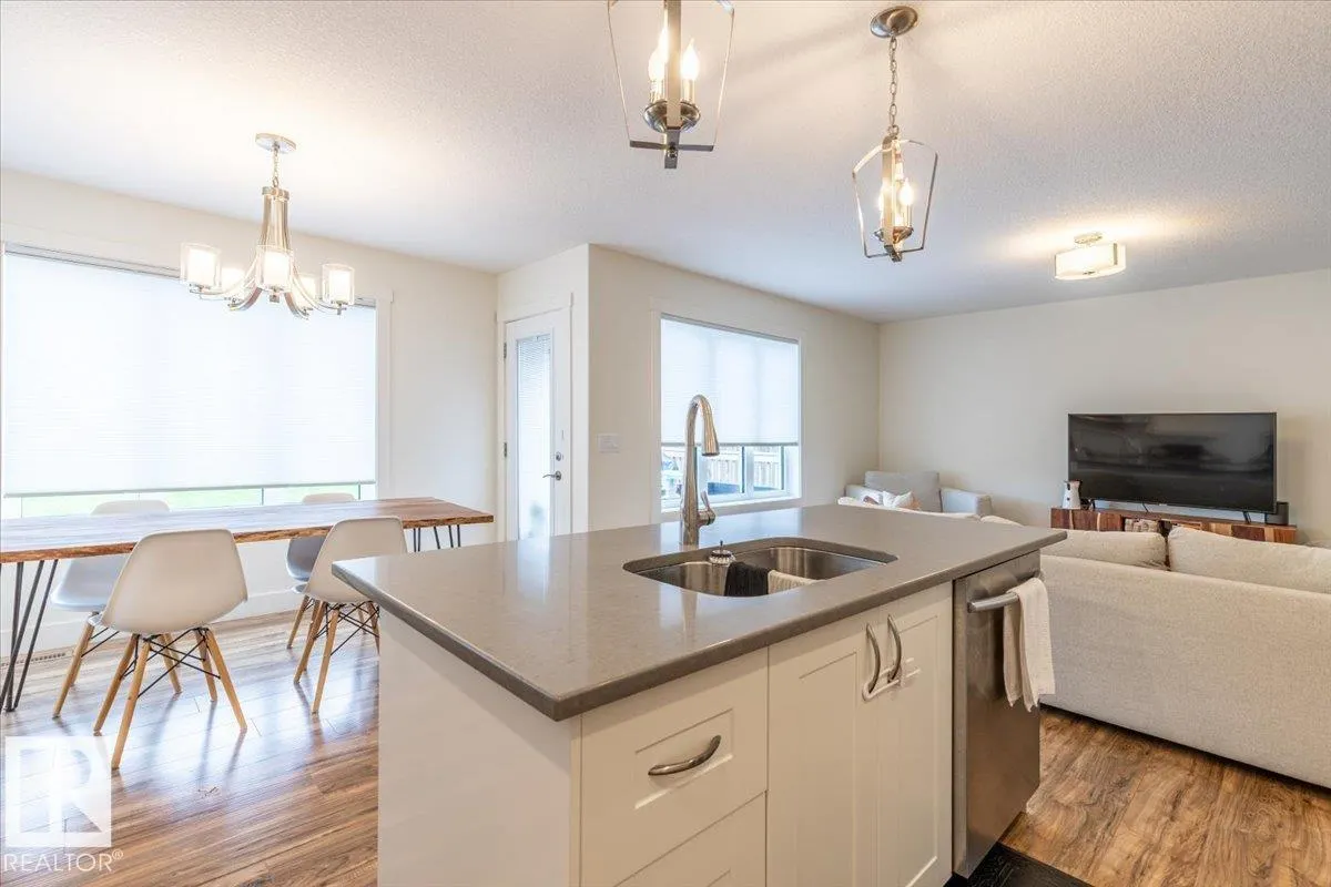 5236 47 Ave