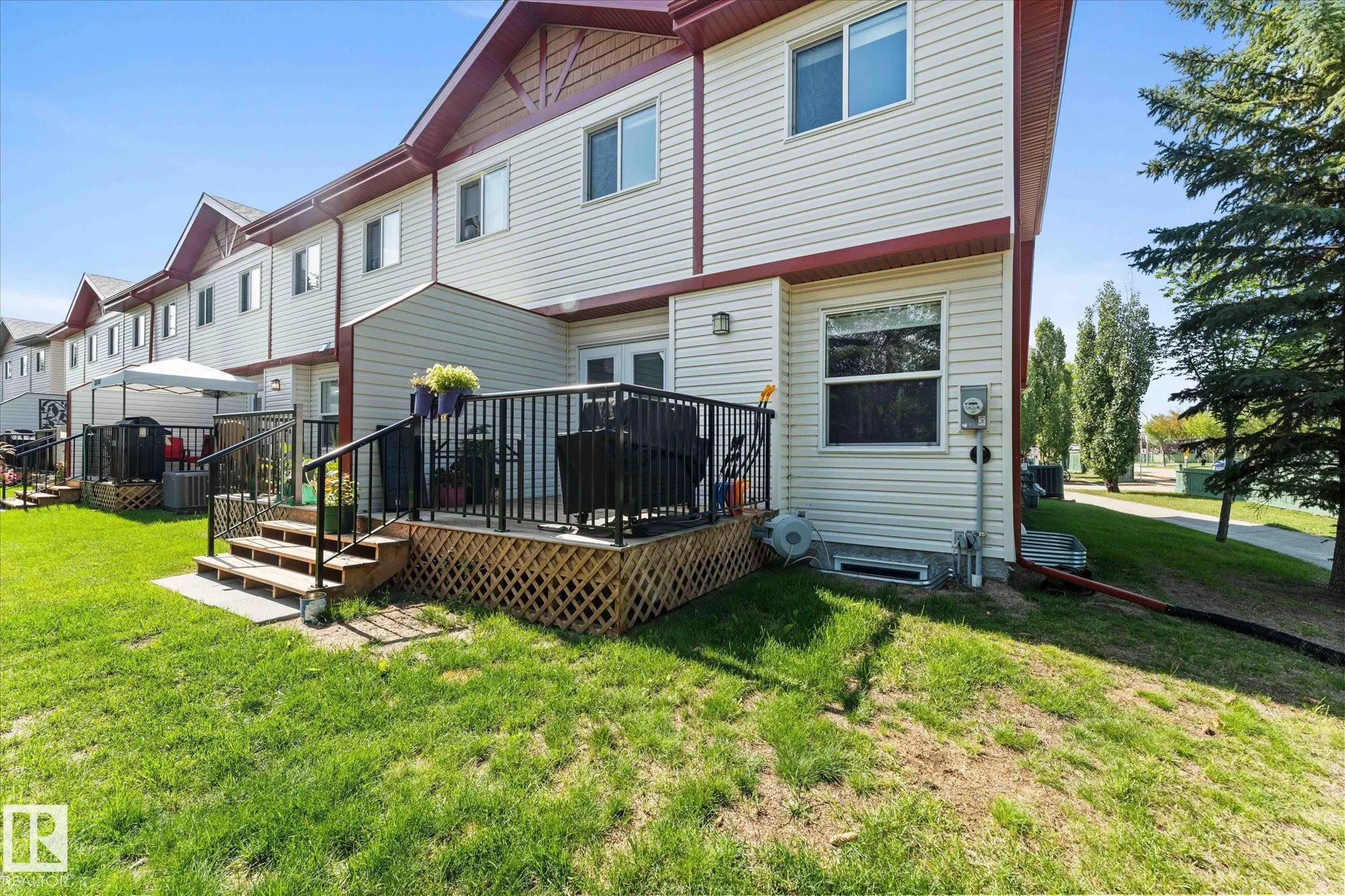 15 WOODSMERE Close