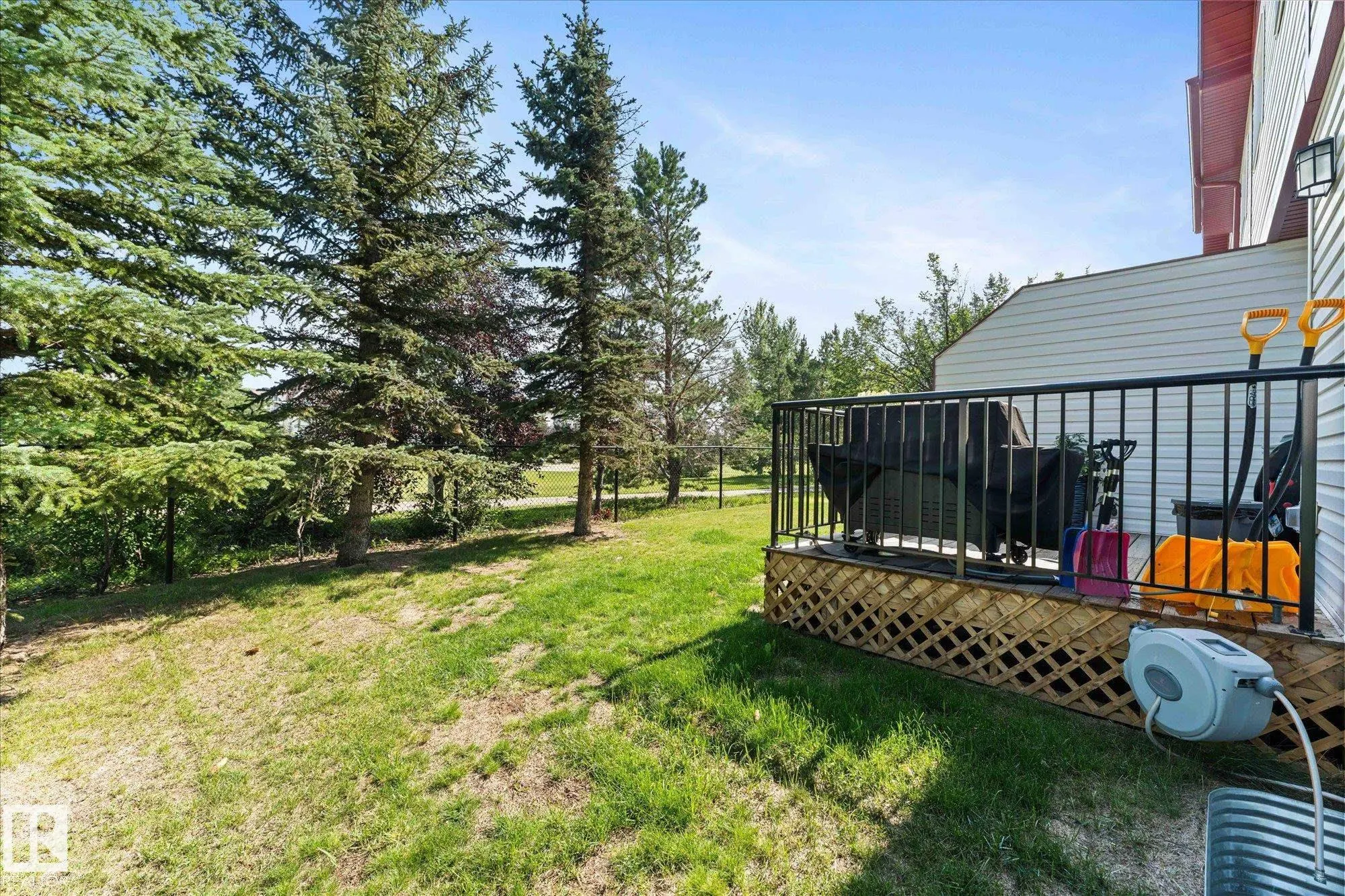 15 WOODSMERE Close
