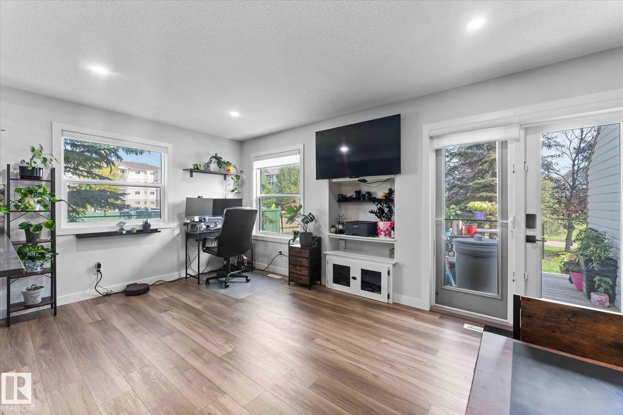 15 WOODSMERE Close