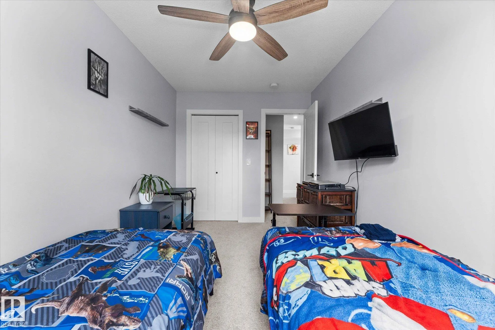 15 WOODSMERE Close