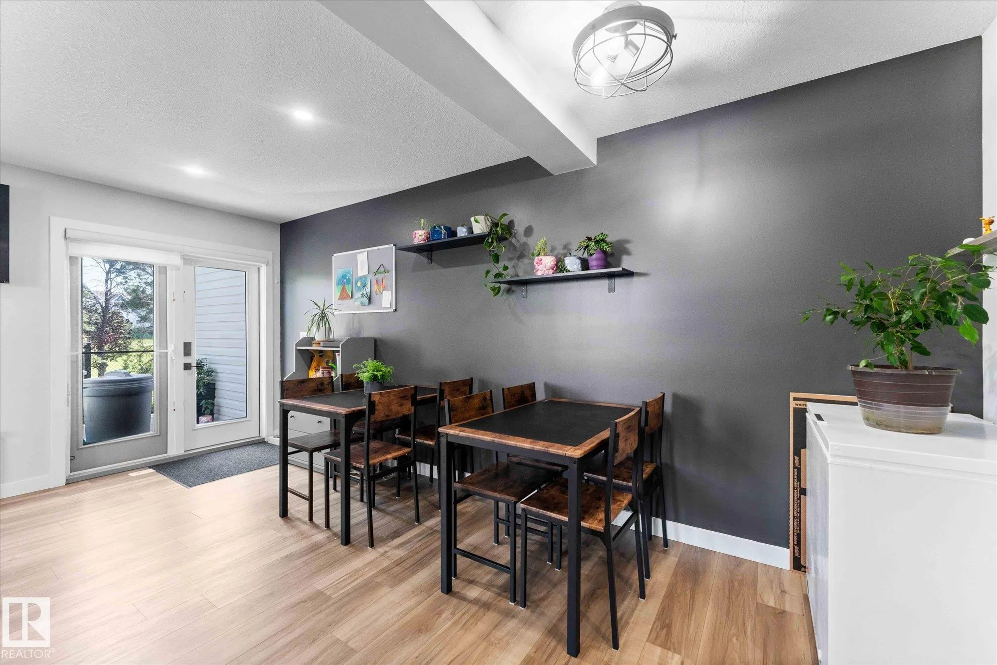 15 WOODSMERE Close