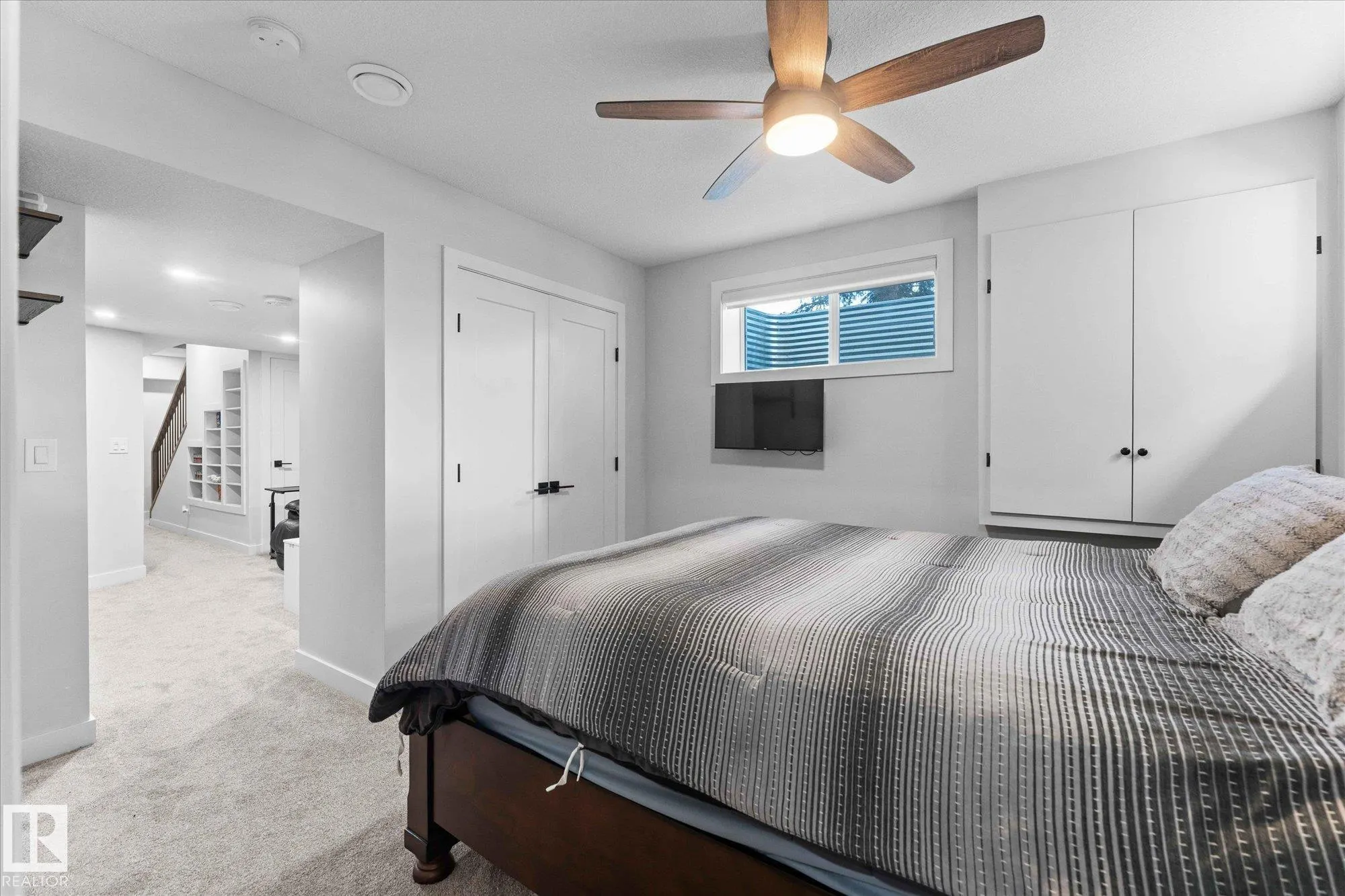 15 WOODSMERE Close