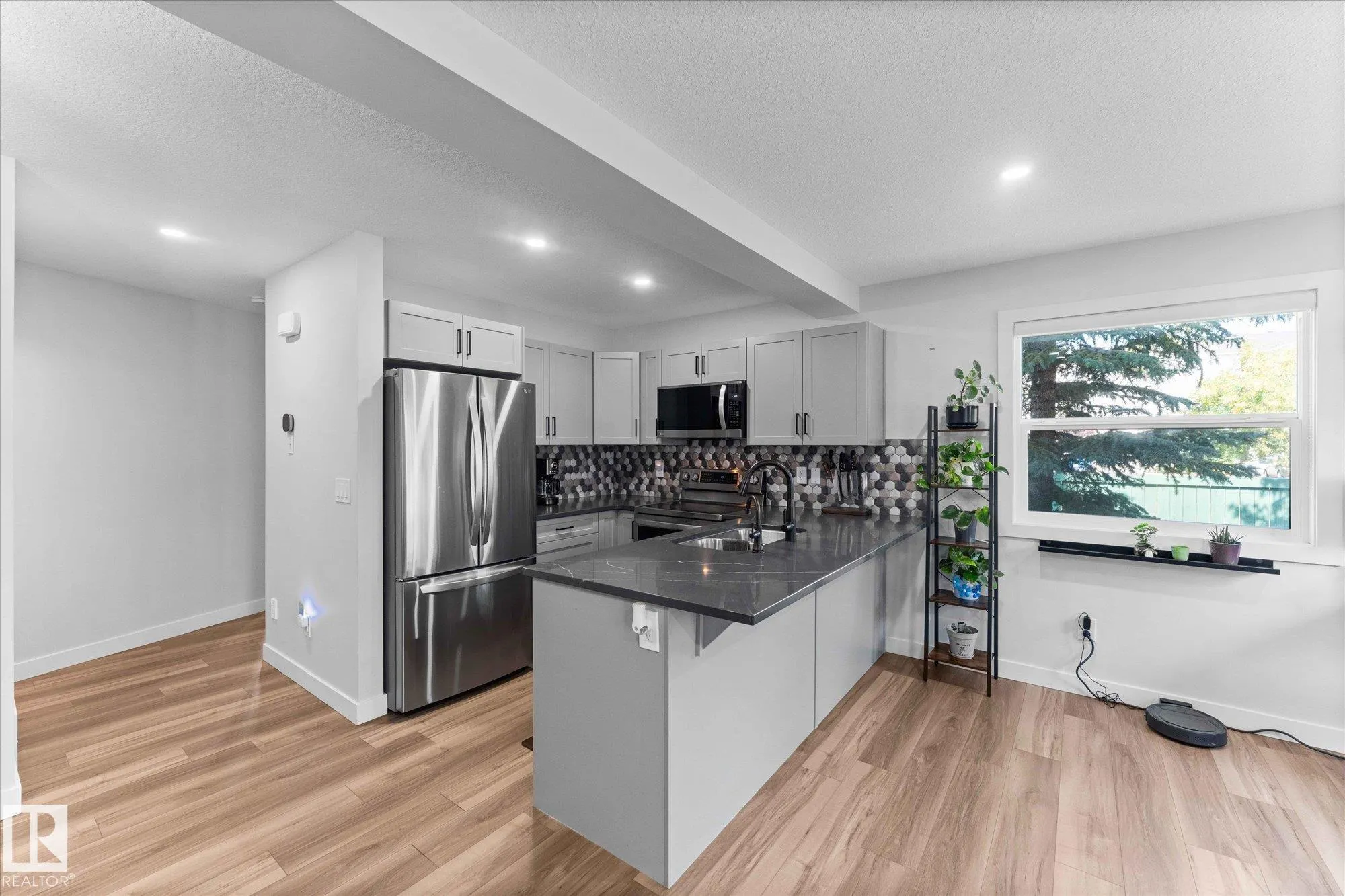 15 WOODSMERE Close