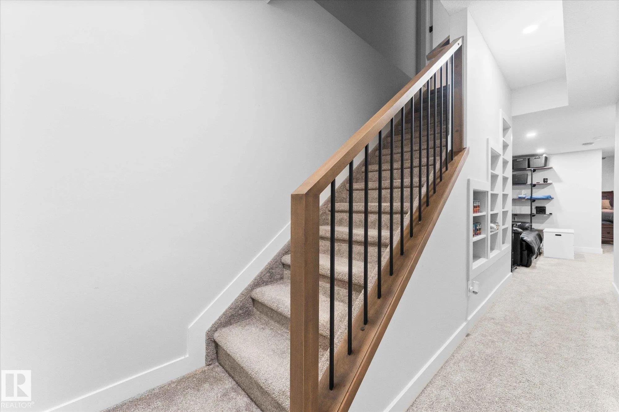 15 WOODSMERE Close