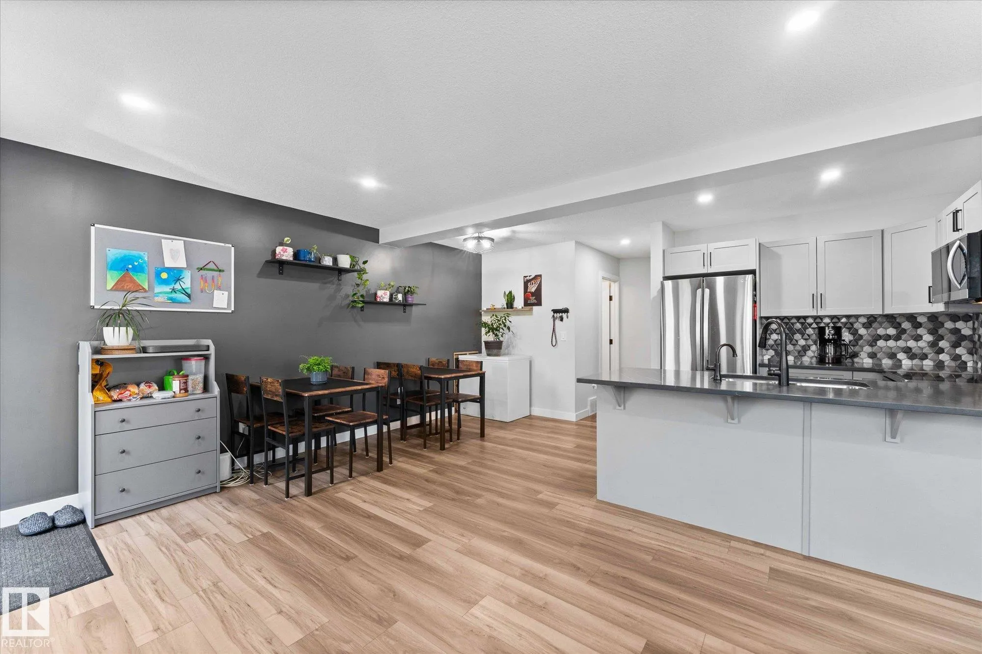 15 WOODSMERE Close