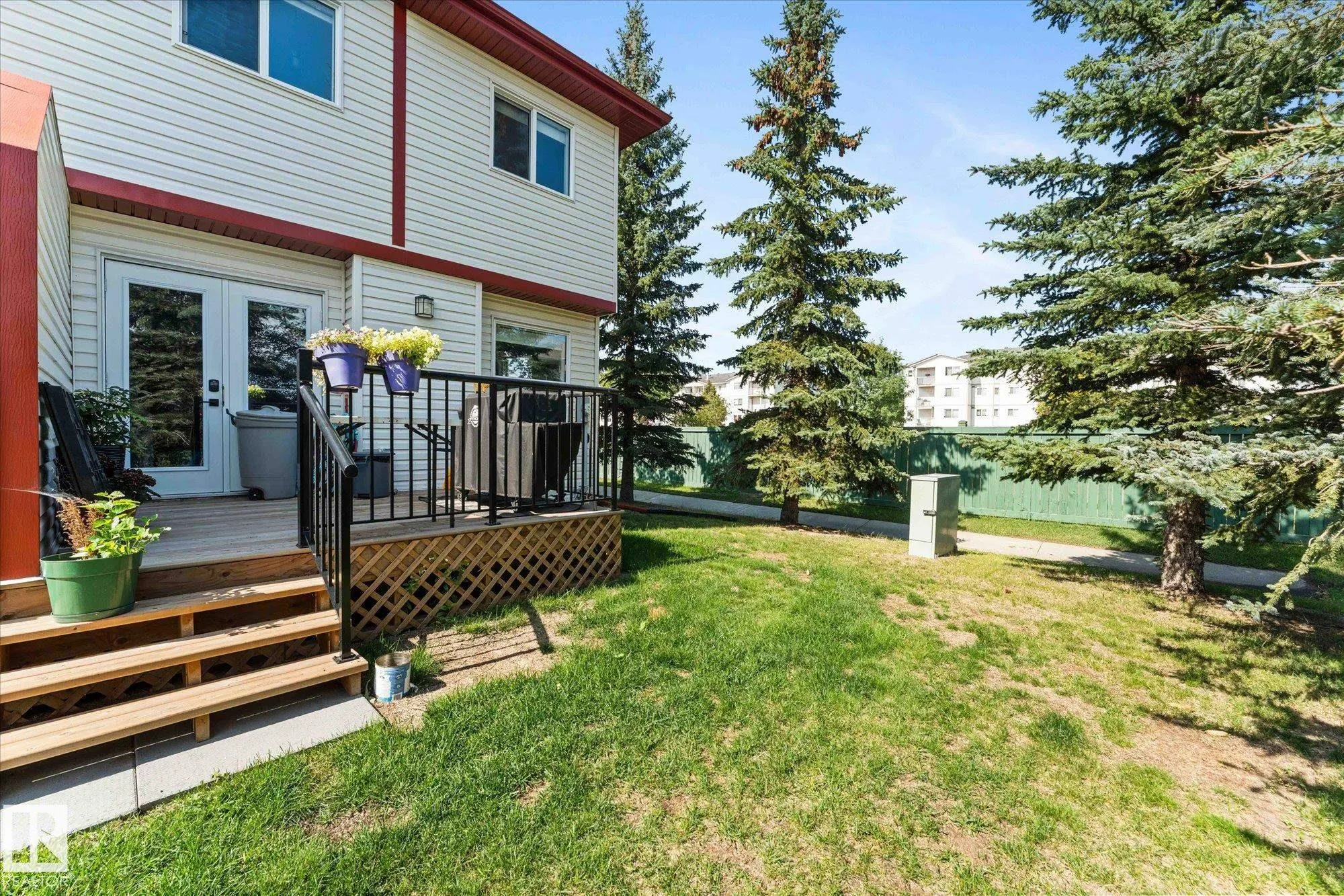 15 WOODSMERE Close