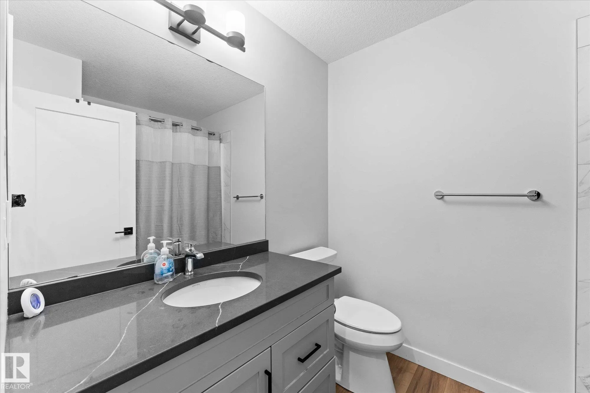 15 WOODSMERE Close