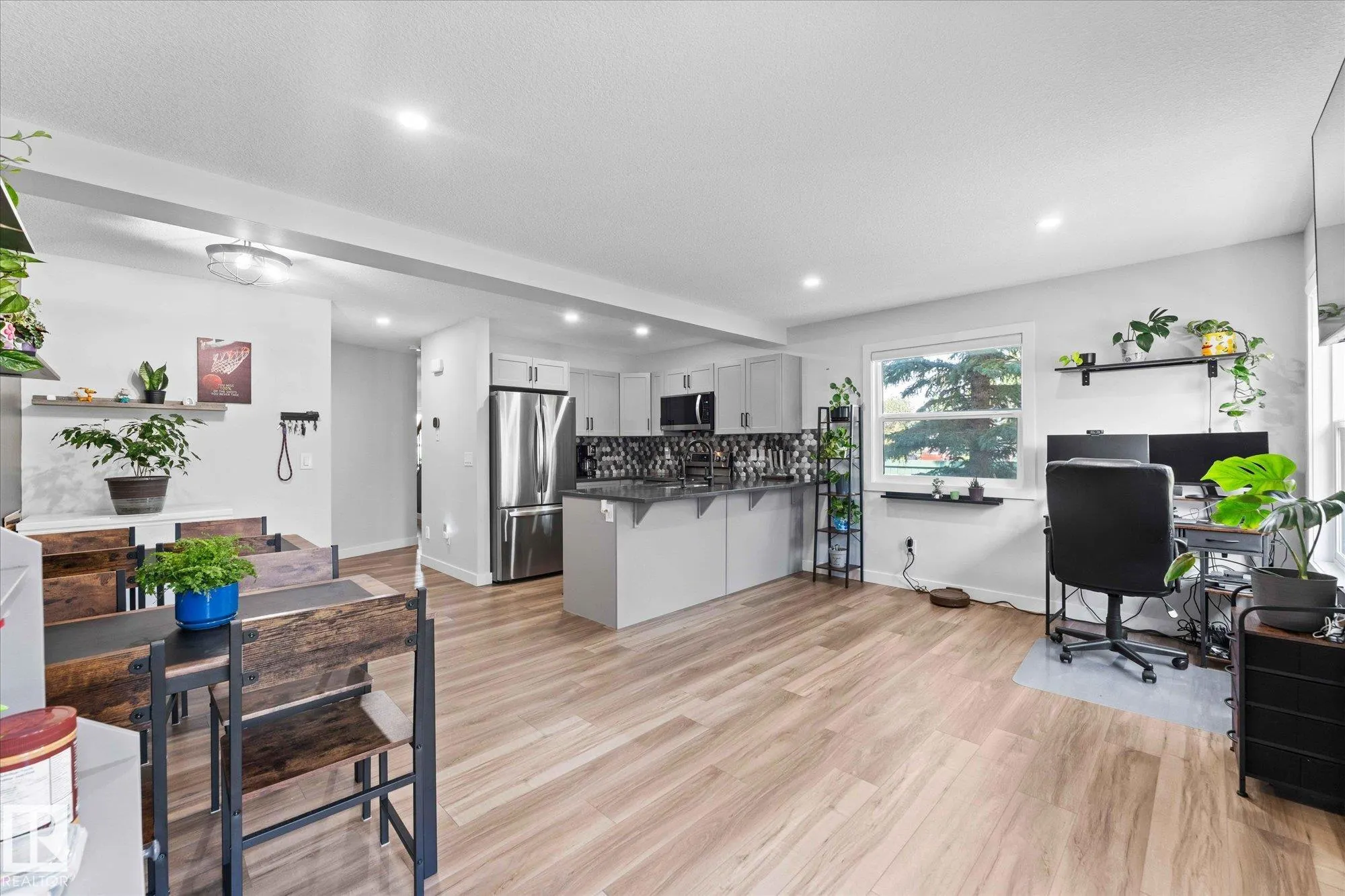 15 WOODSMERE Close