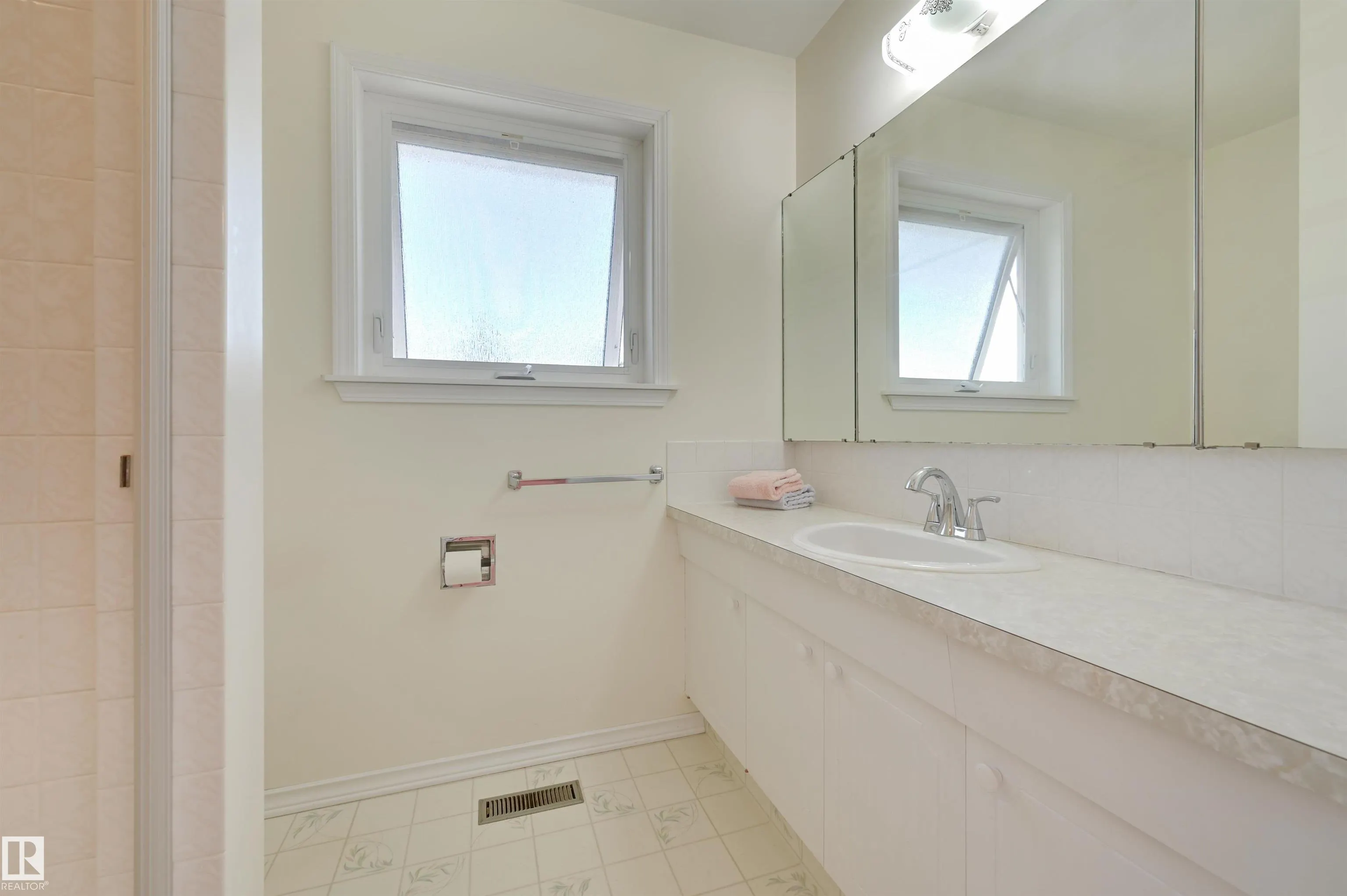 24 QUESNELL Road