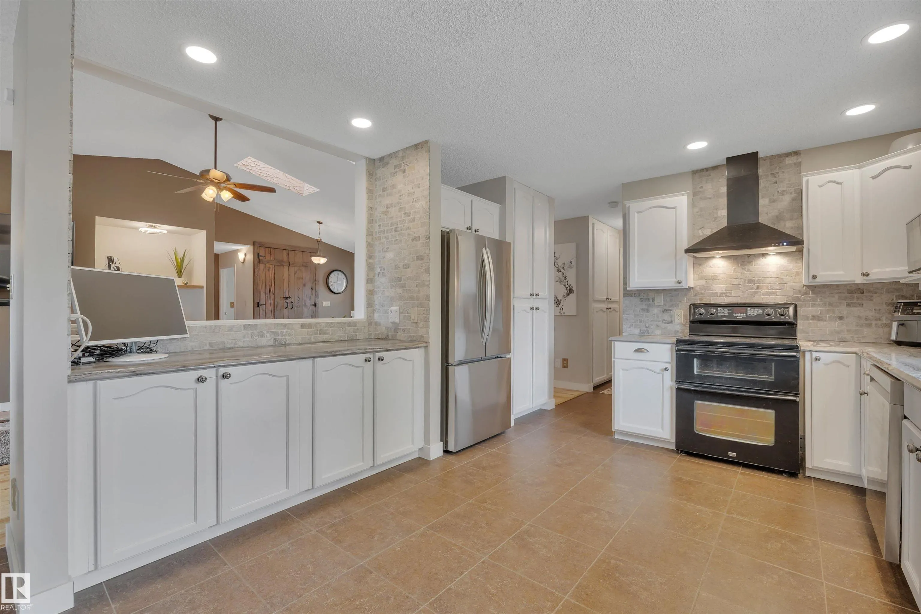 7 FIELDSTONE Cove