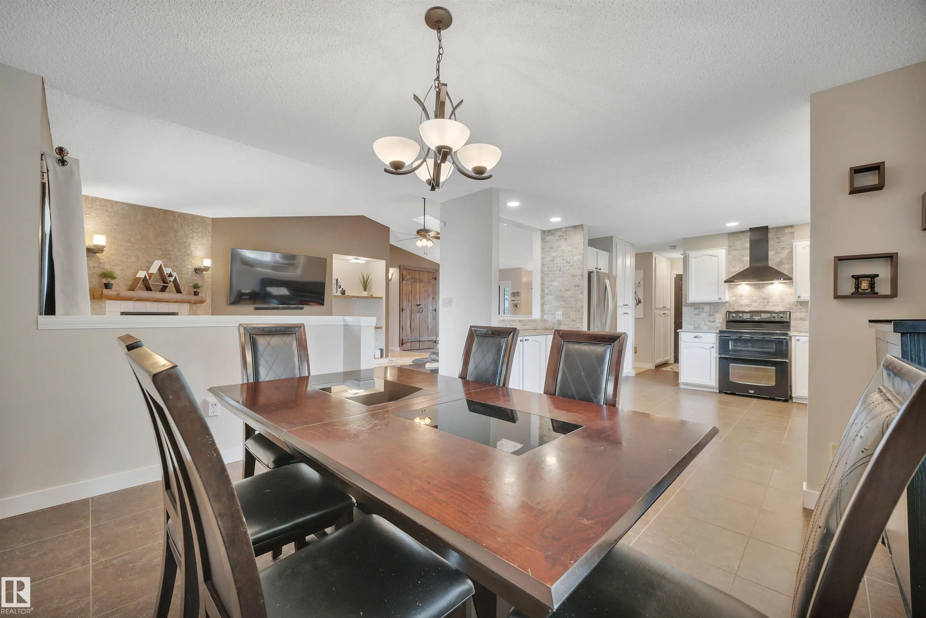 7 FIELDSTONE Cove