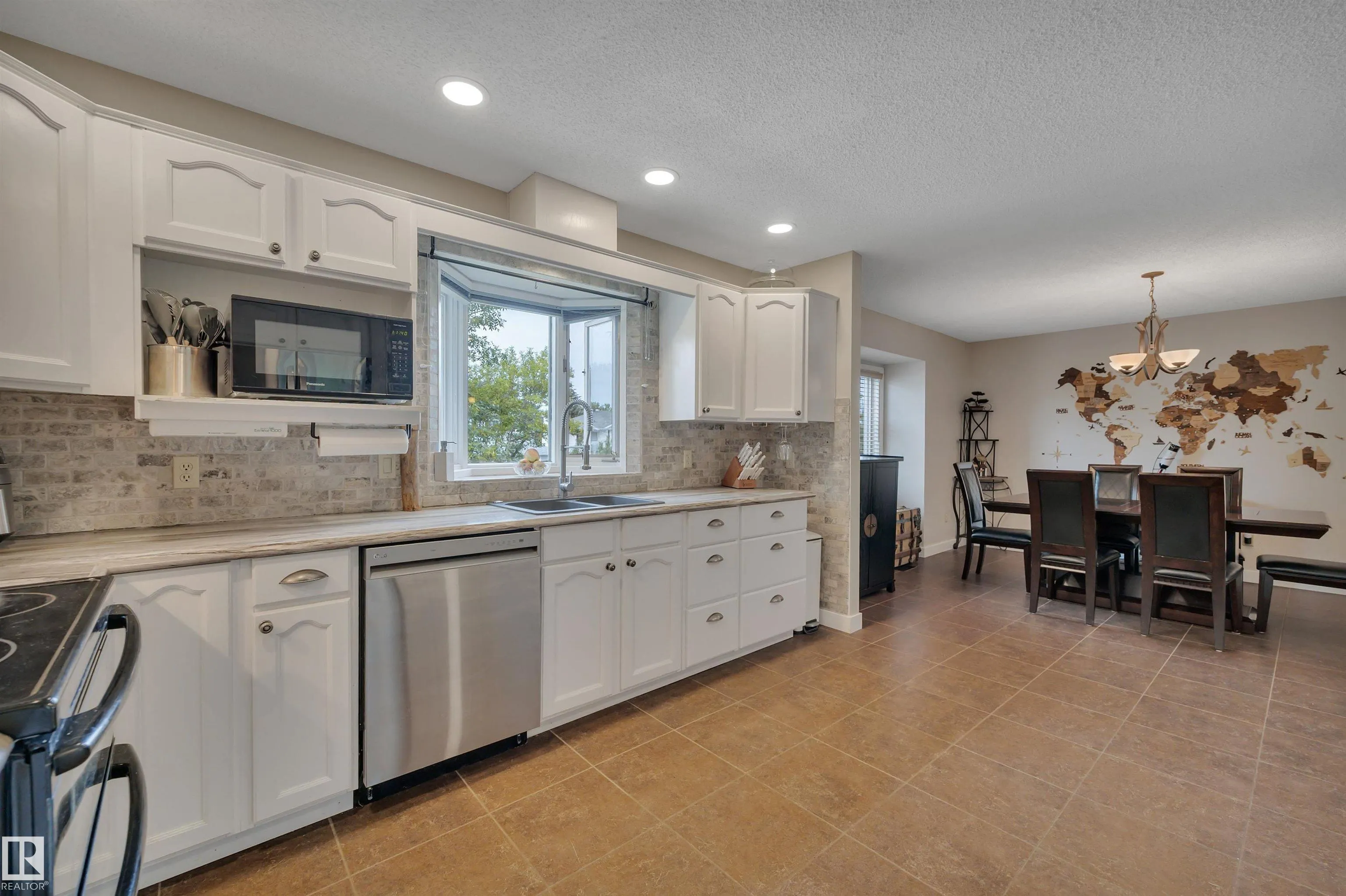 7 FIELDSTONE Cove
