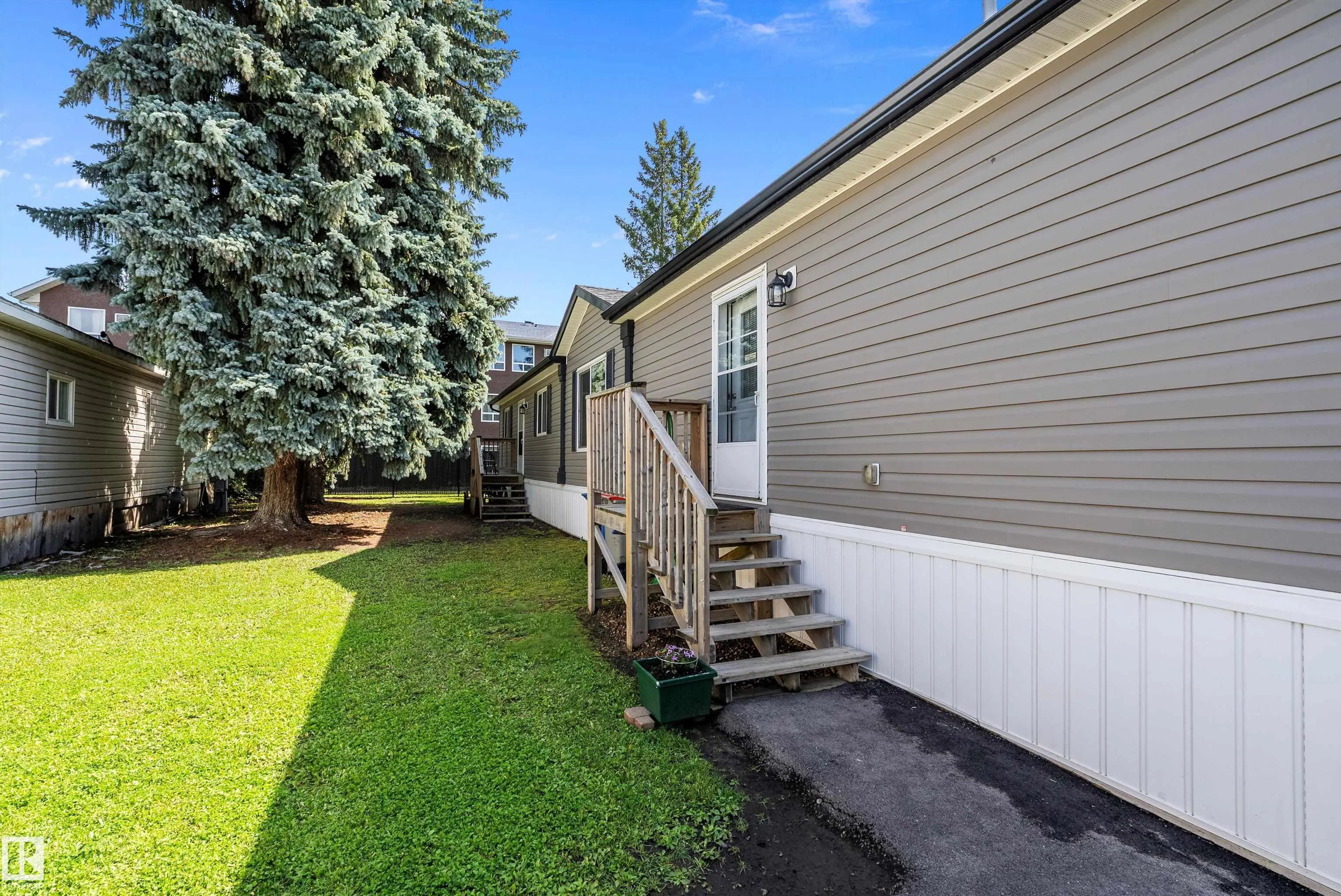 100 Willow Park Estates