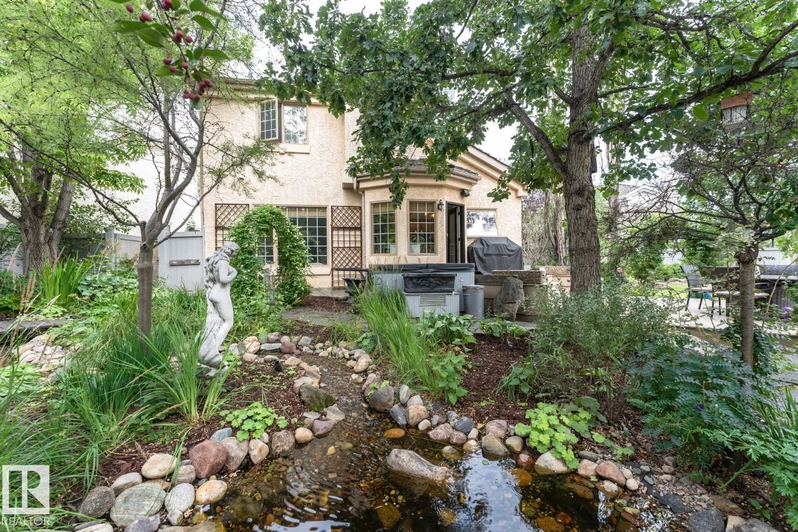 160 CARLSON Close