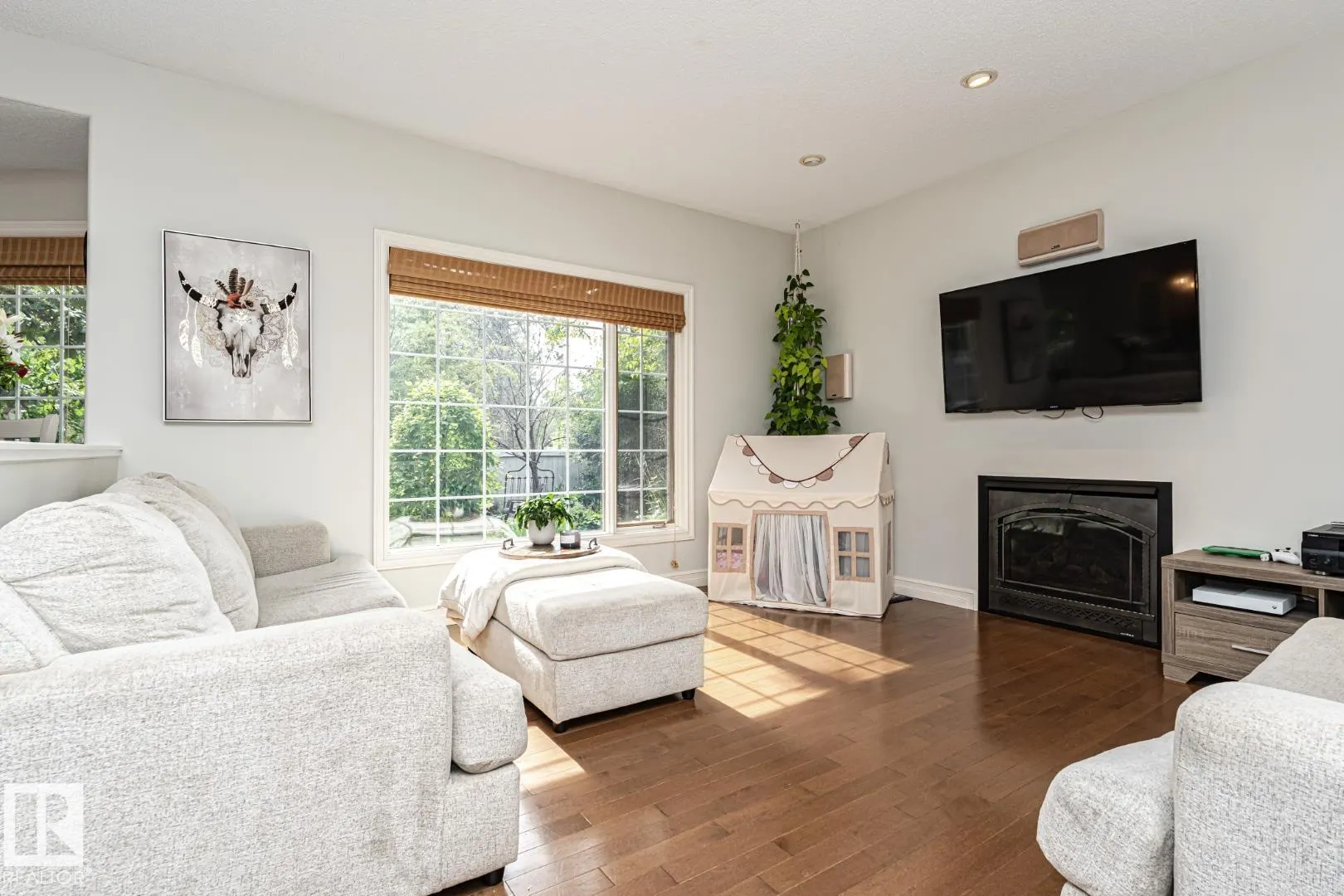 160 CARLSON Close