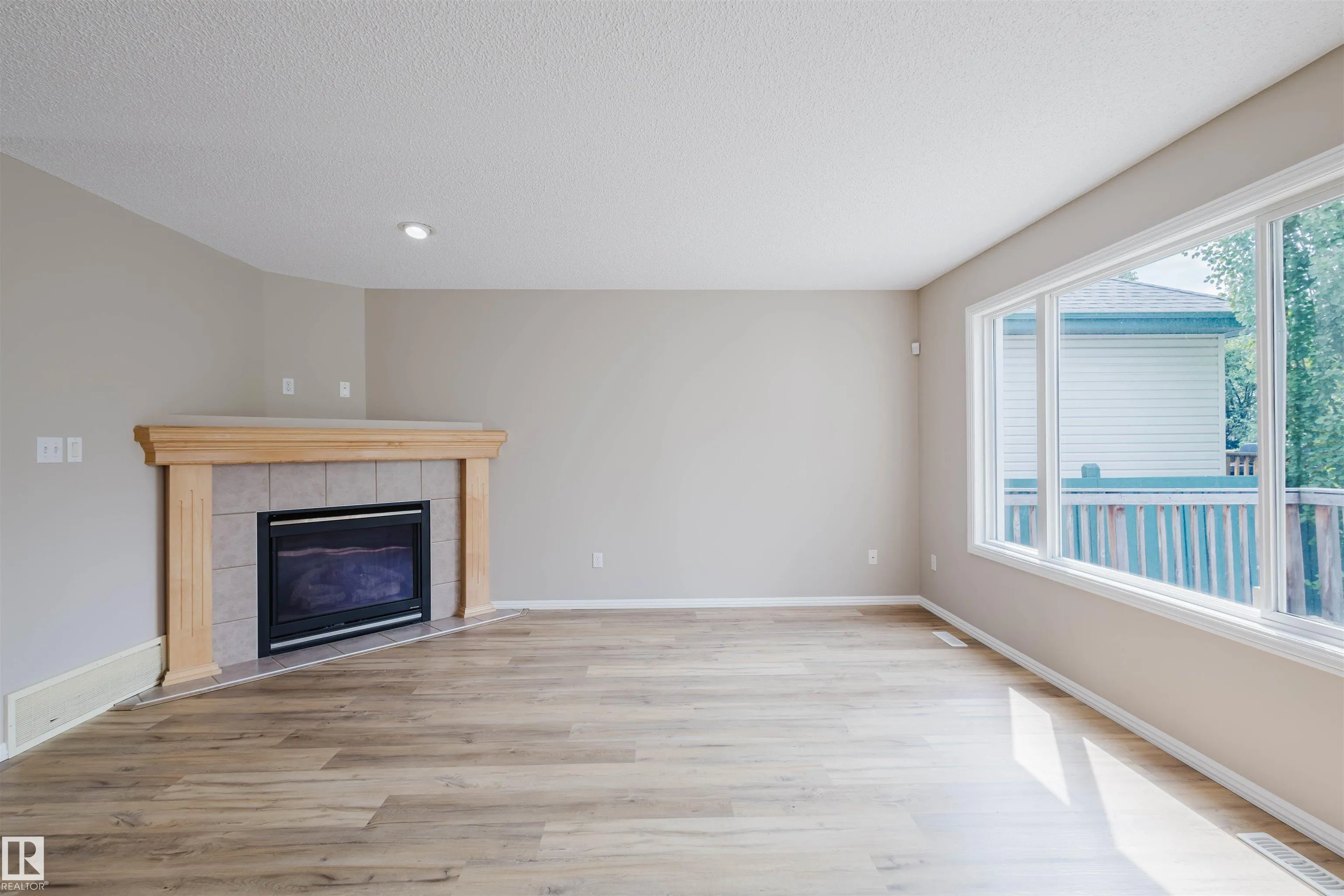 2611 HANNA Crescent