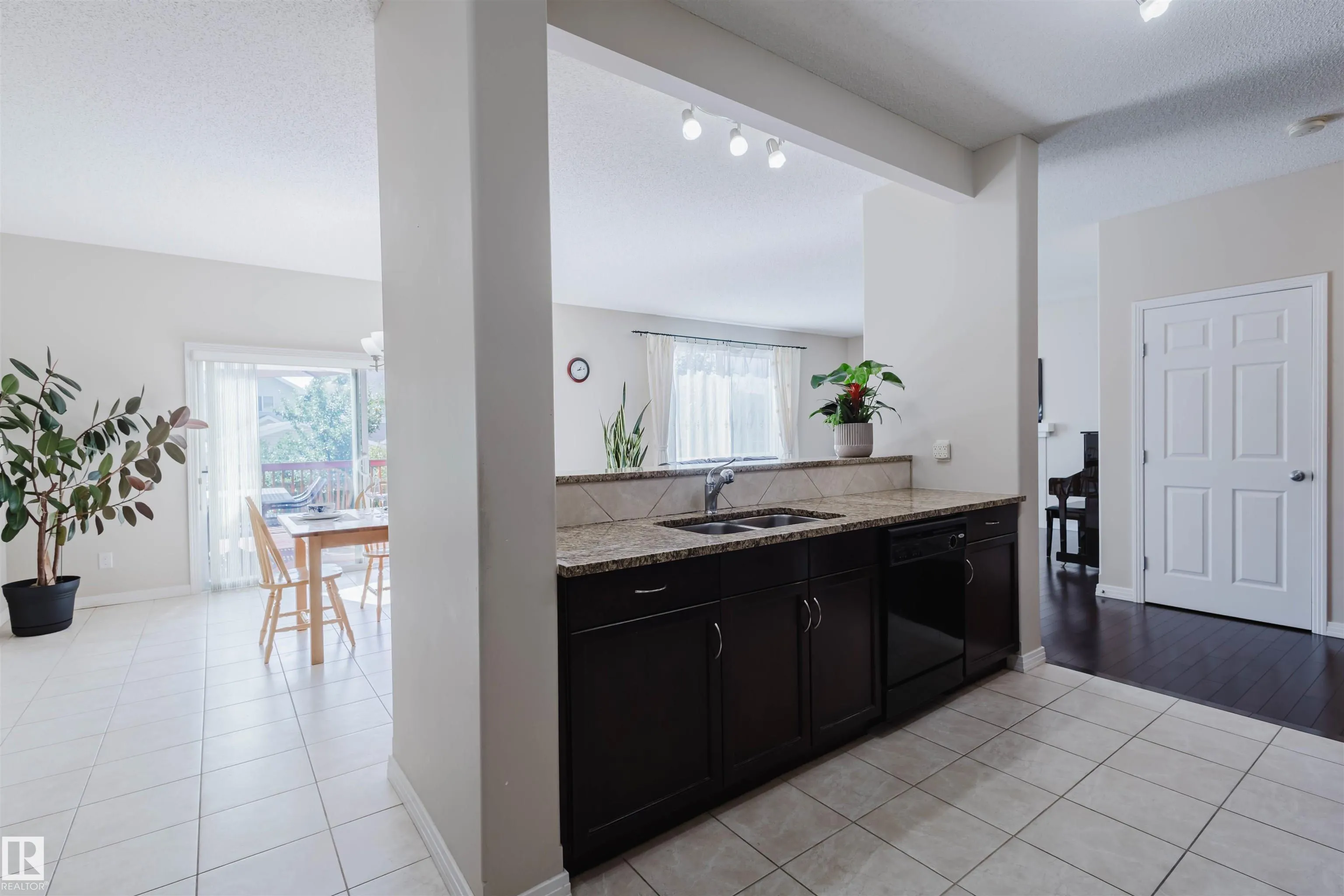 6731 SPEAKER Place