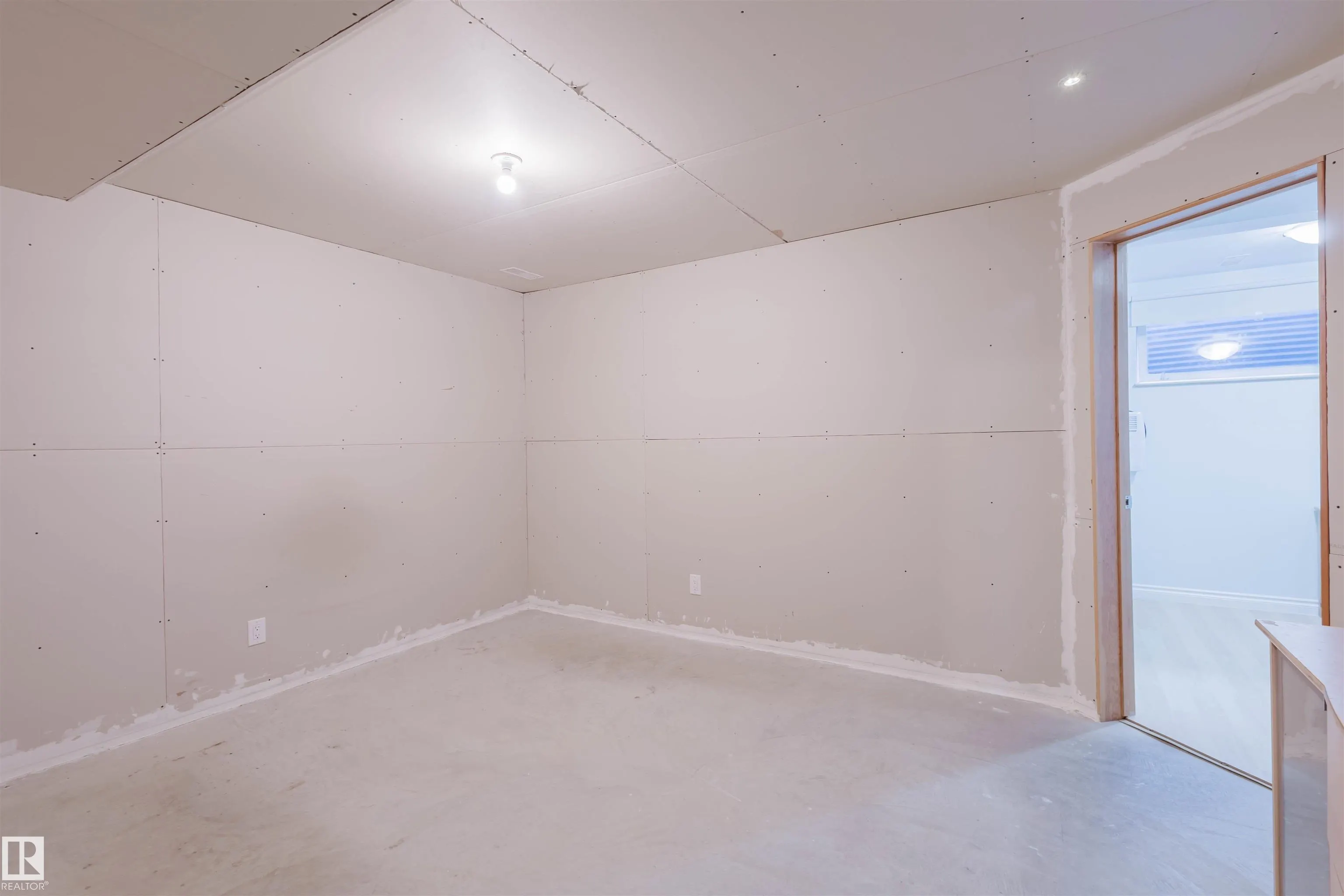 9235 SCOTT Lane