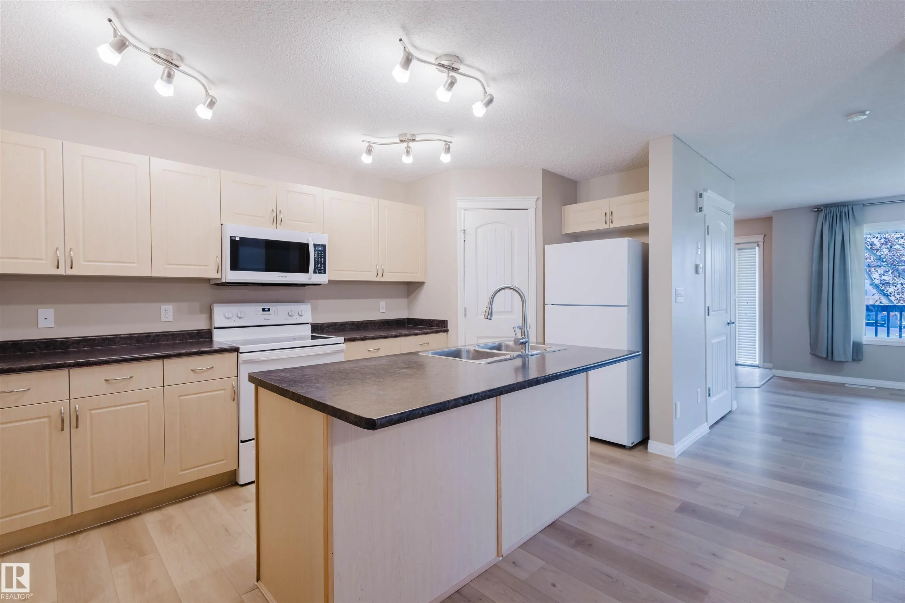 9235 SCOTT Lane