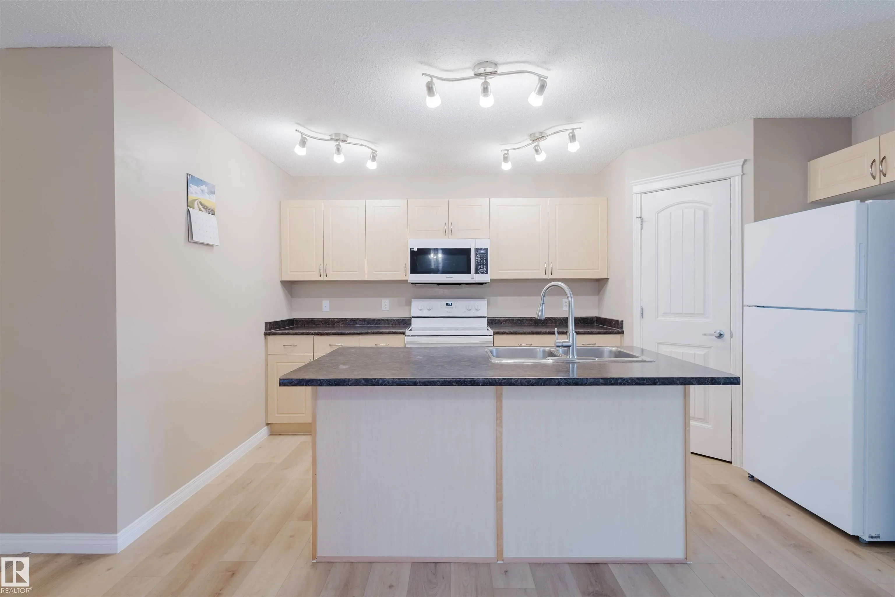 9235 SCOTT Lane