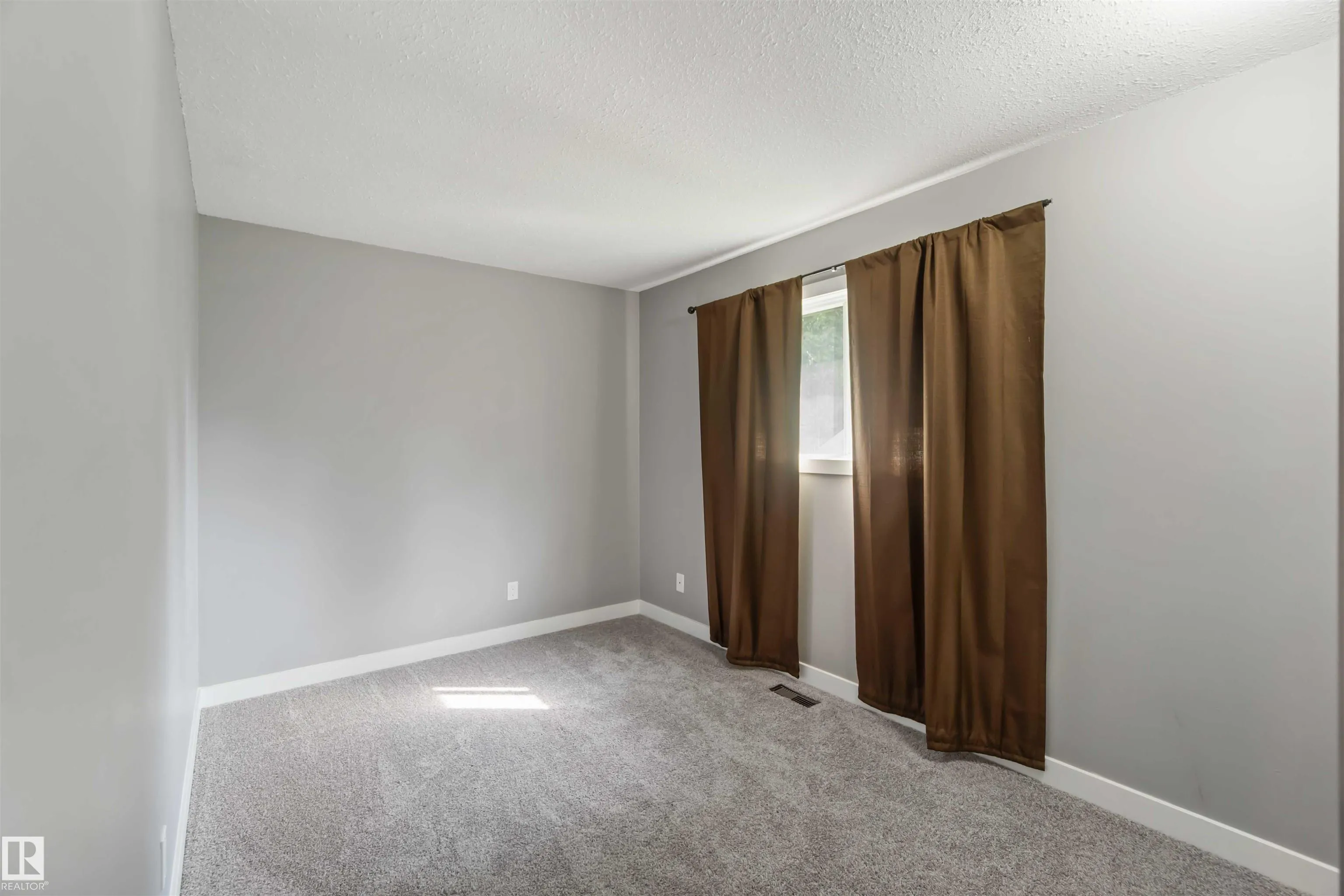 33 VENTNOR Place