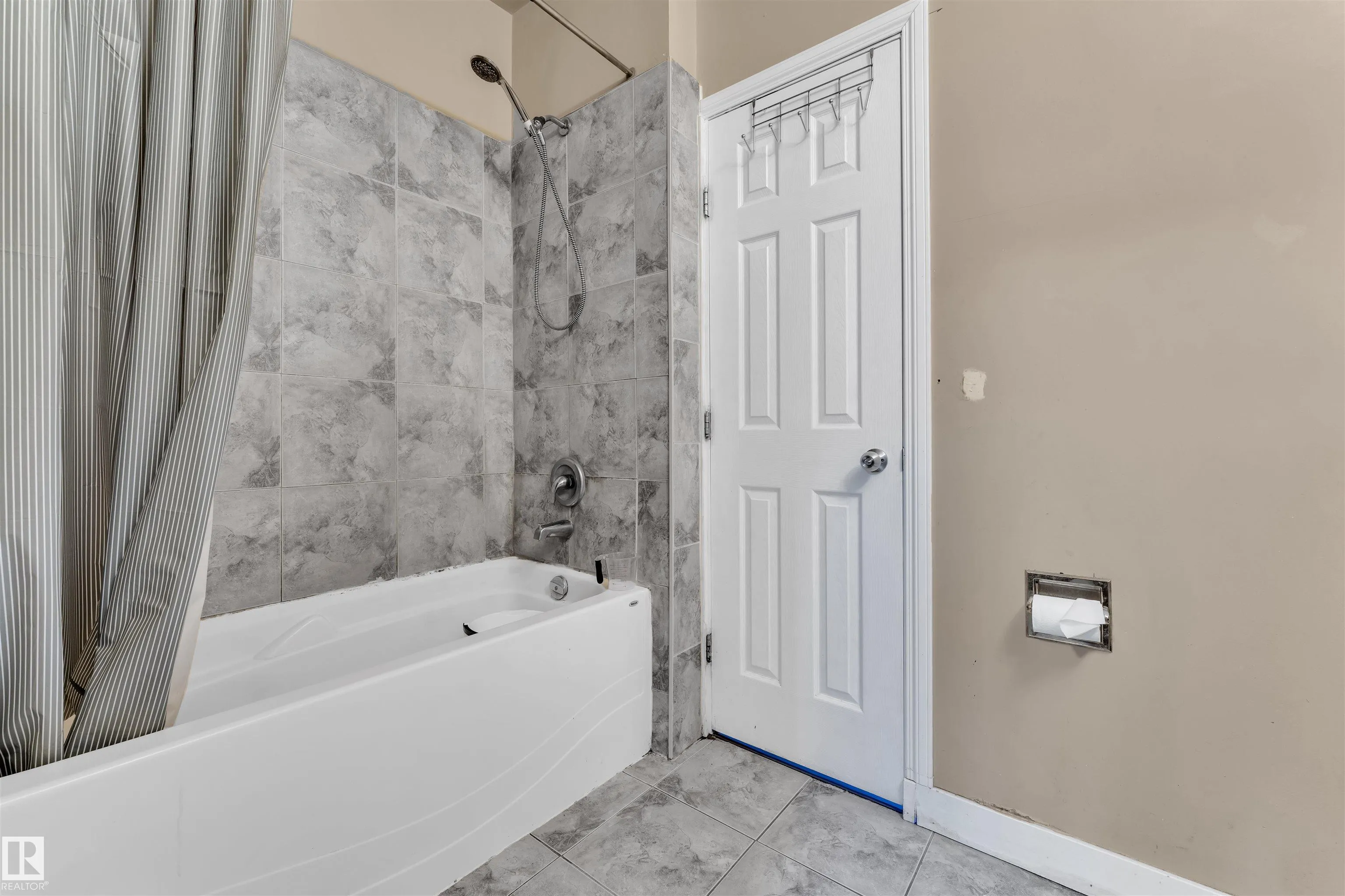 1273 ADAMSON Drive