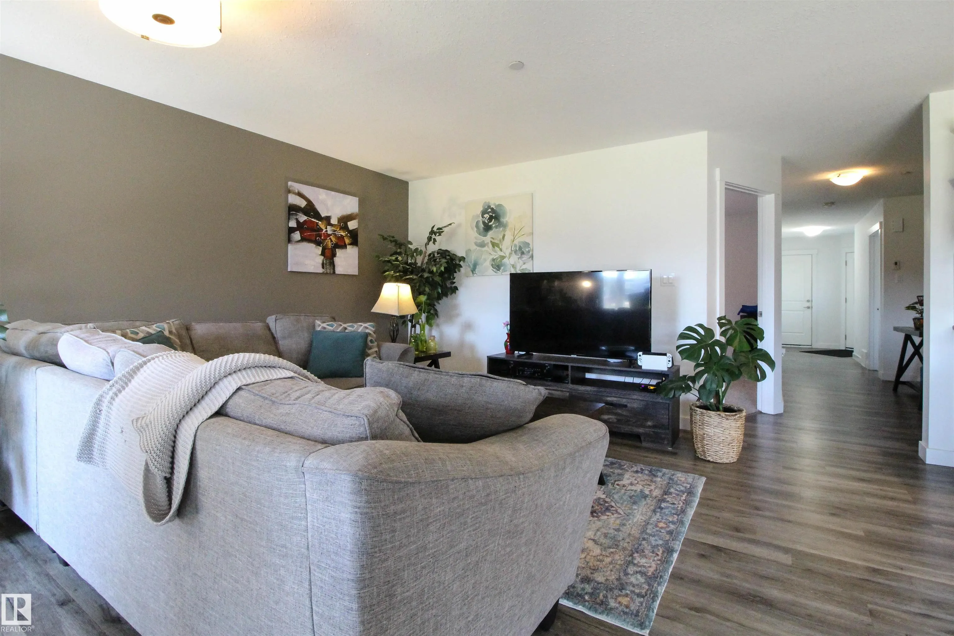 42 SUN MEADOWS Close