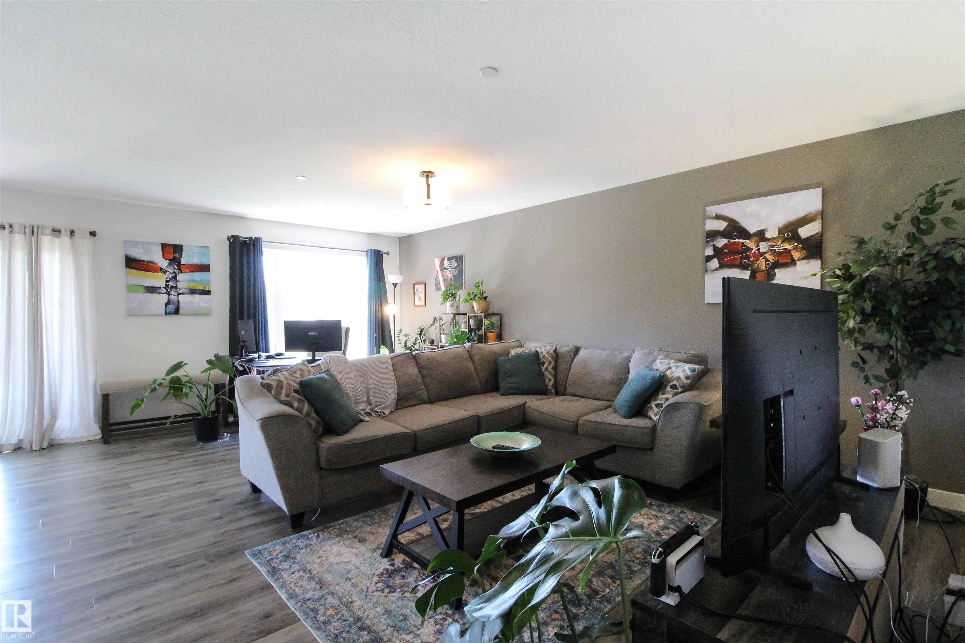42 SUN MEADOWS Close